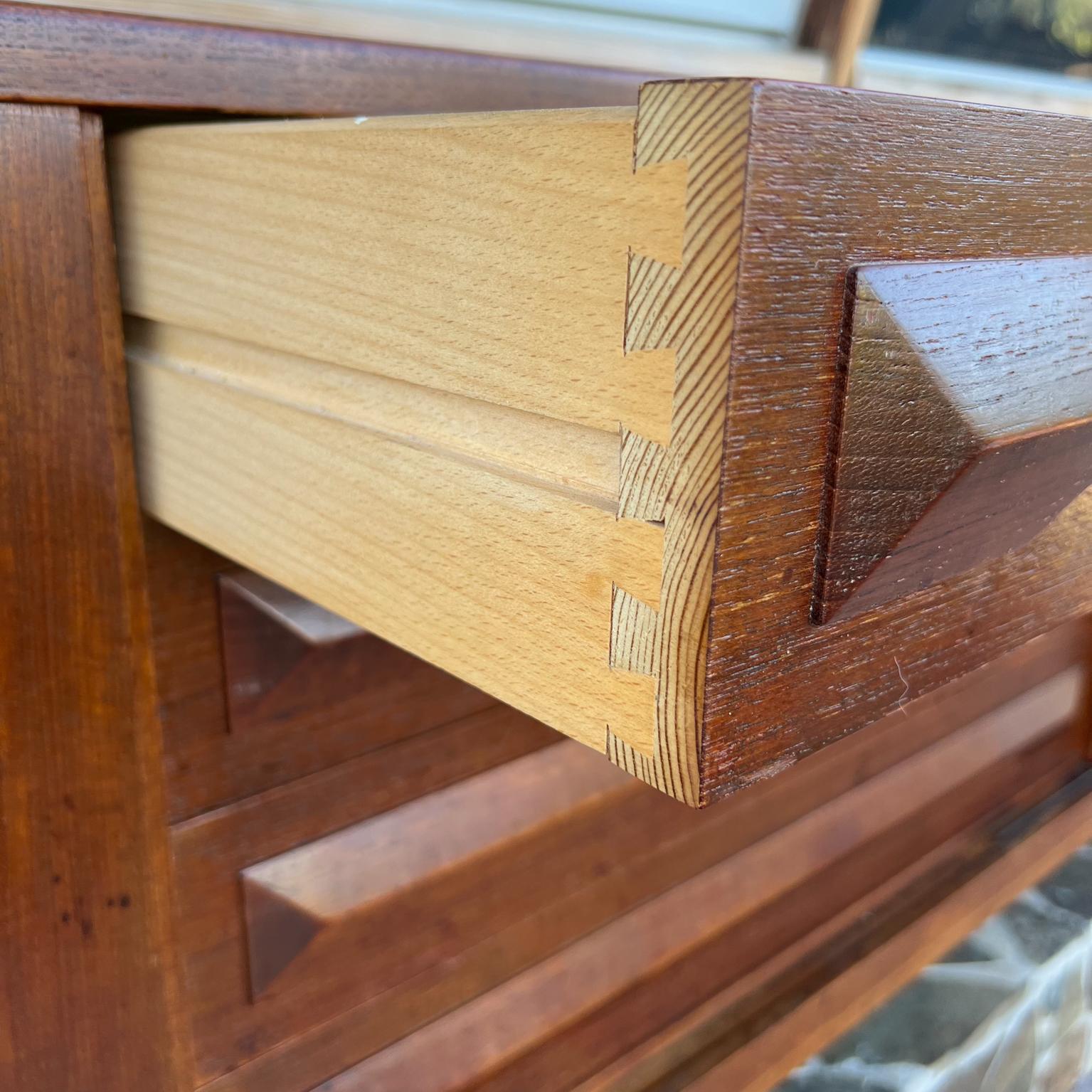 Aparador Credenza Mod danés de los años 60 de madera de teca Estilo de Johannes Andersen en venta 4