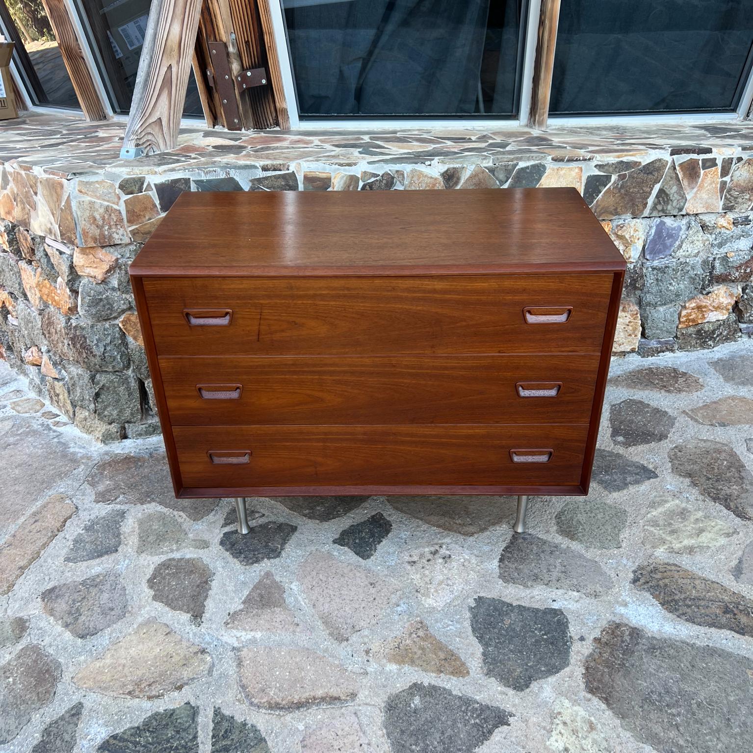 1960s Danish Mod Single Dresser Teakwood from Denmark In Good Condition For Sale In Chula Vista, CA