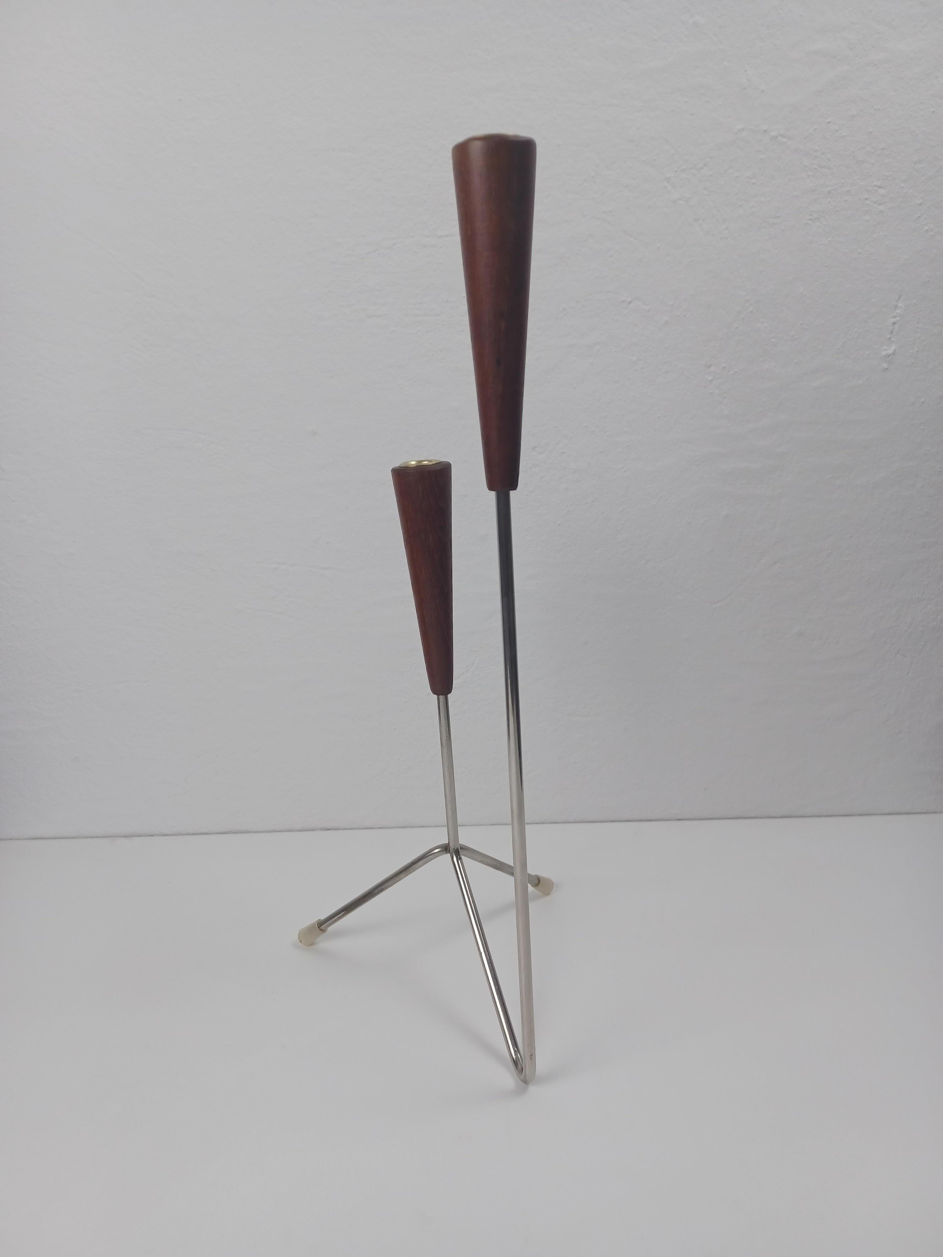 Scandinavo moderno Candeliere danese modenese del 1960 in acciaio, ottone e teak in vendita