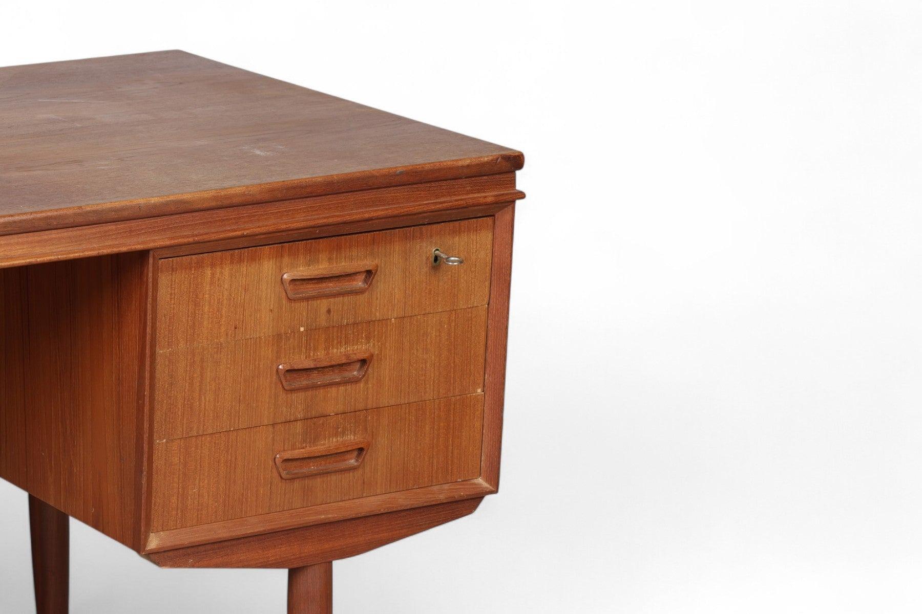 1960s Danish Modern Angular Danish Writing Desk in Teak In Good Condition For Sale In Berkeley, CA