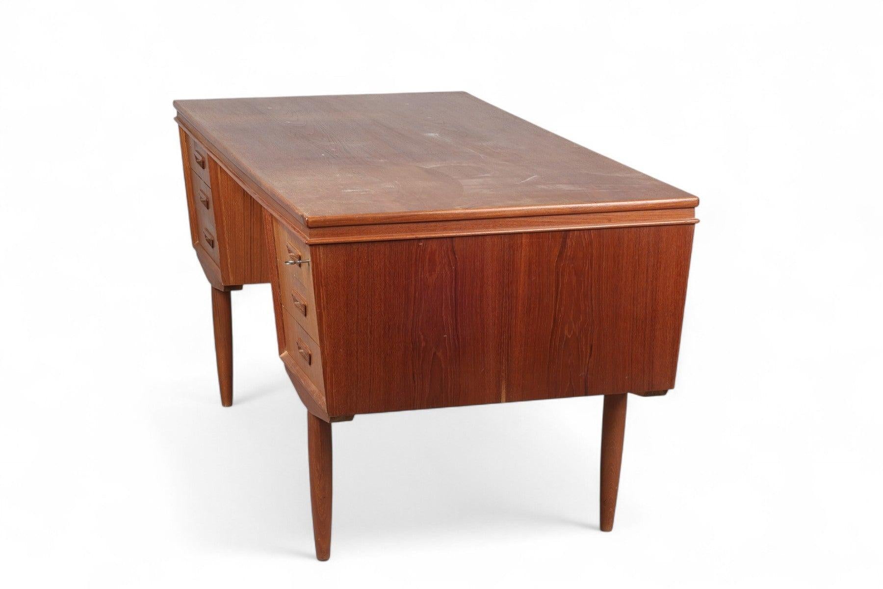 1960s Danish Modern Angular Danish Writing Desk in Teak For Sale 2