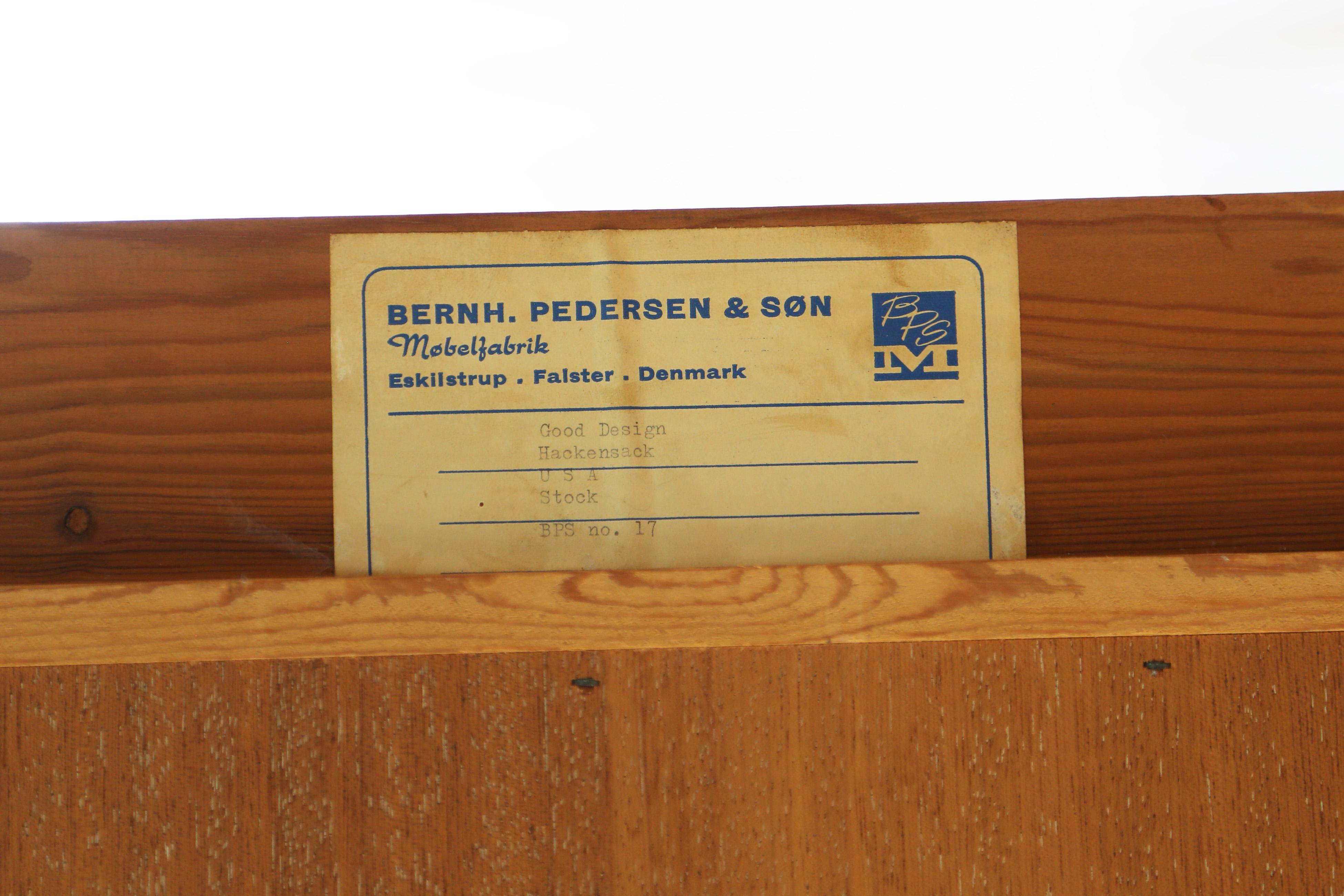 Credenza de teca con puerta de tambor Bernhard Pedersen & Son, de la modernidad danesa de los años 60 en venta 4