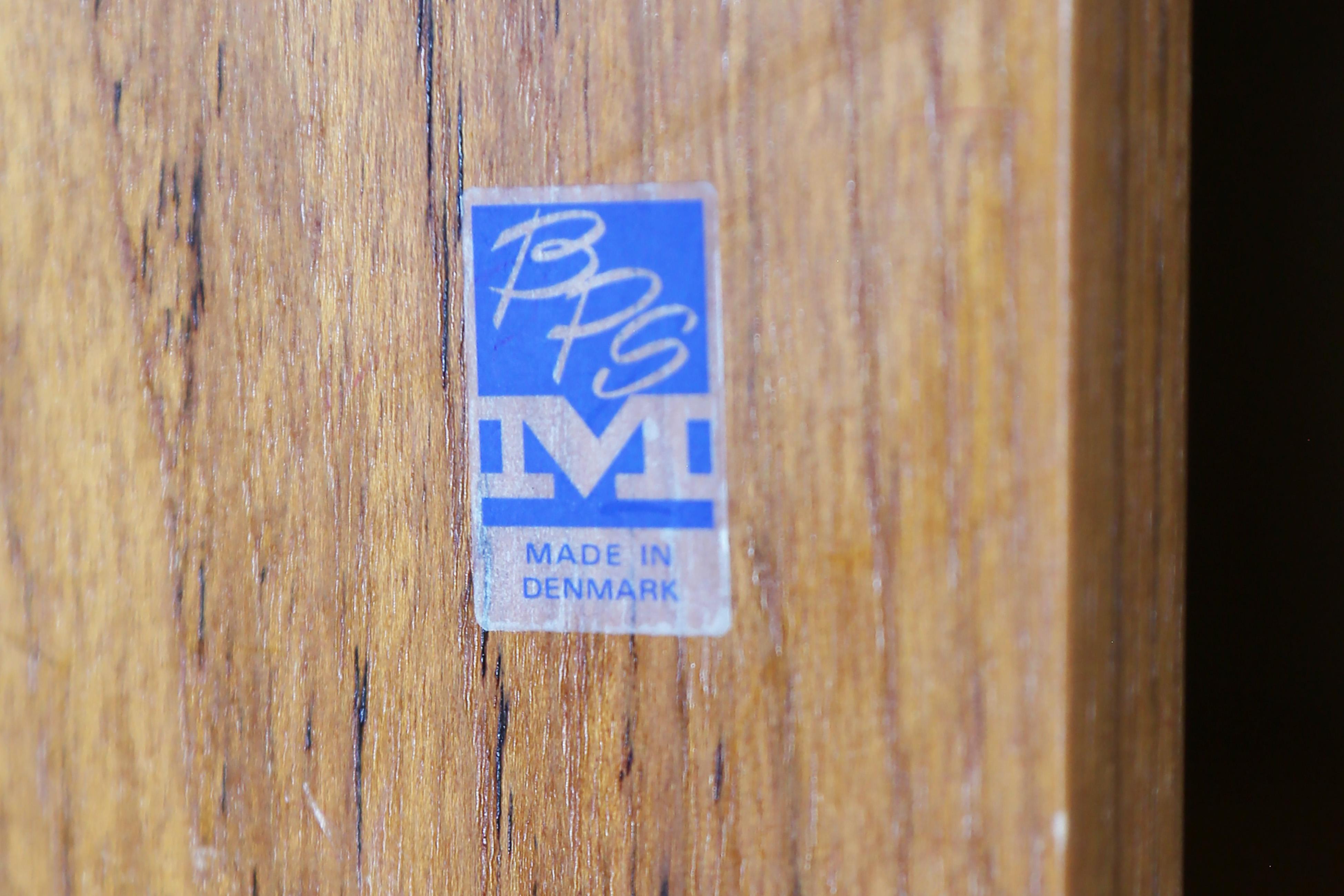 Credenza de teca con puerta de tambor Bernhard Pedersen & Son, de la modernidad danesa de los años 60 en venta 5