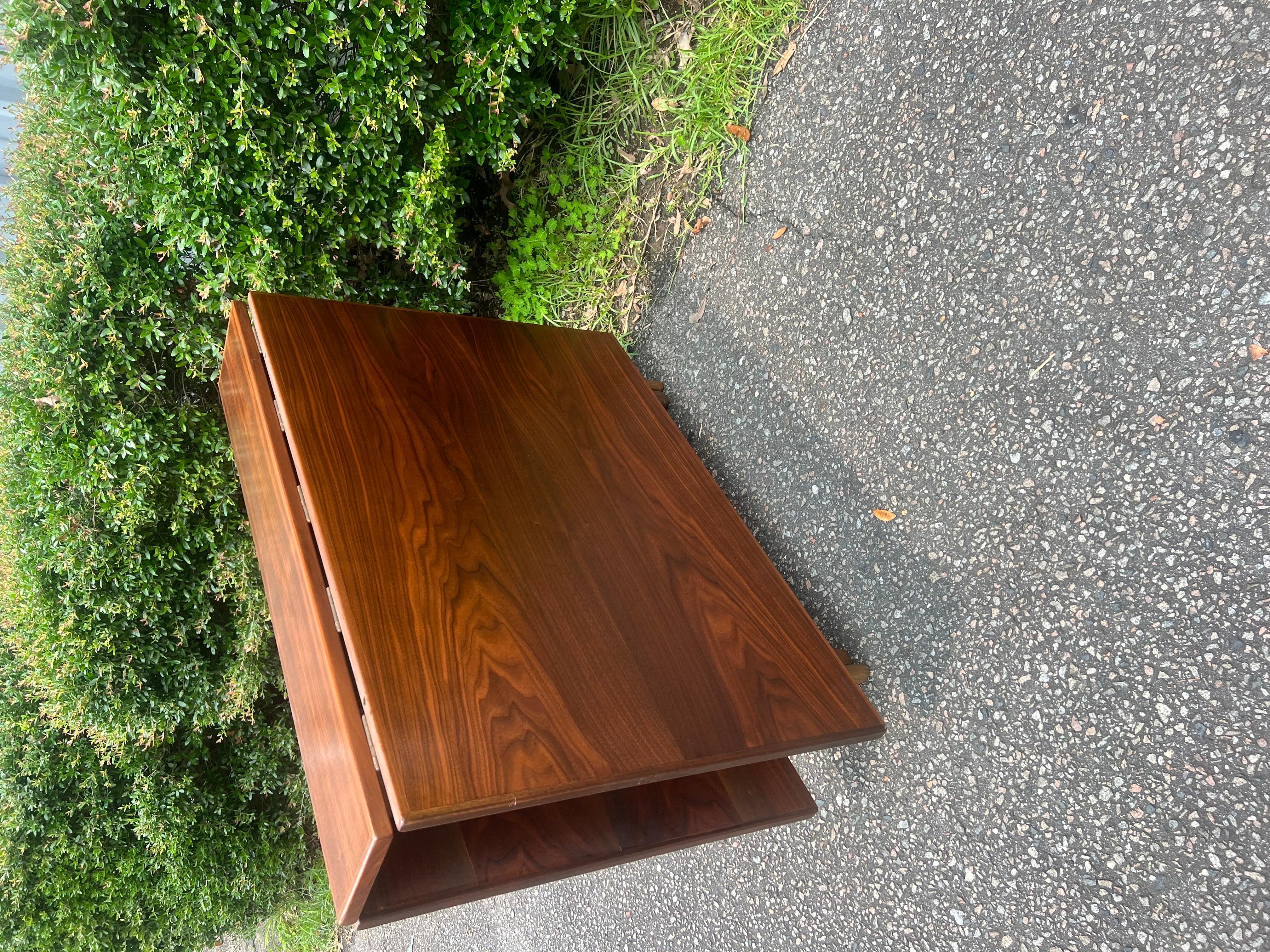 1960s Danish Modern Drop-Leaf Teak Table by Bendt Winge for Kleppes Møbelfabrikk In Good Condition For Sale In Charleston, SC