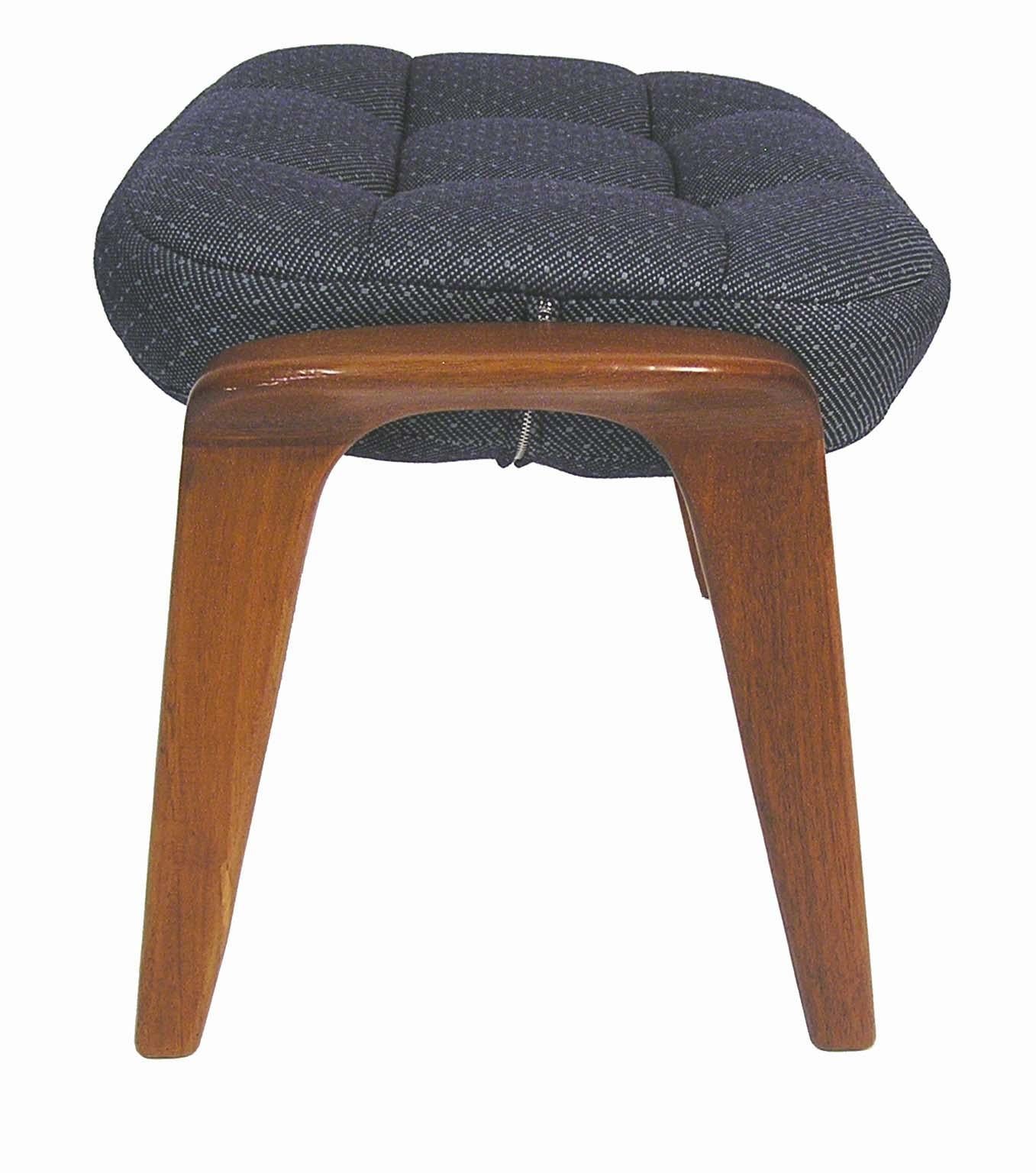 1960s Danish Modern Era Teak Ottoman by R. Huber im Zustand „Hervorragend“ im Angebot in Winnipeg, Manitoba