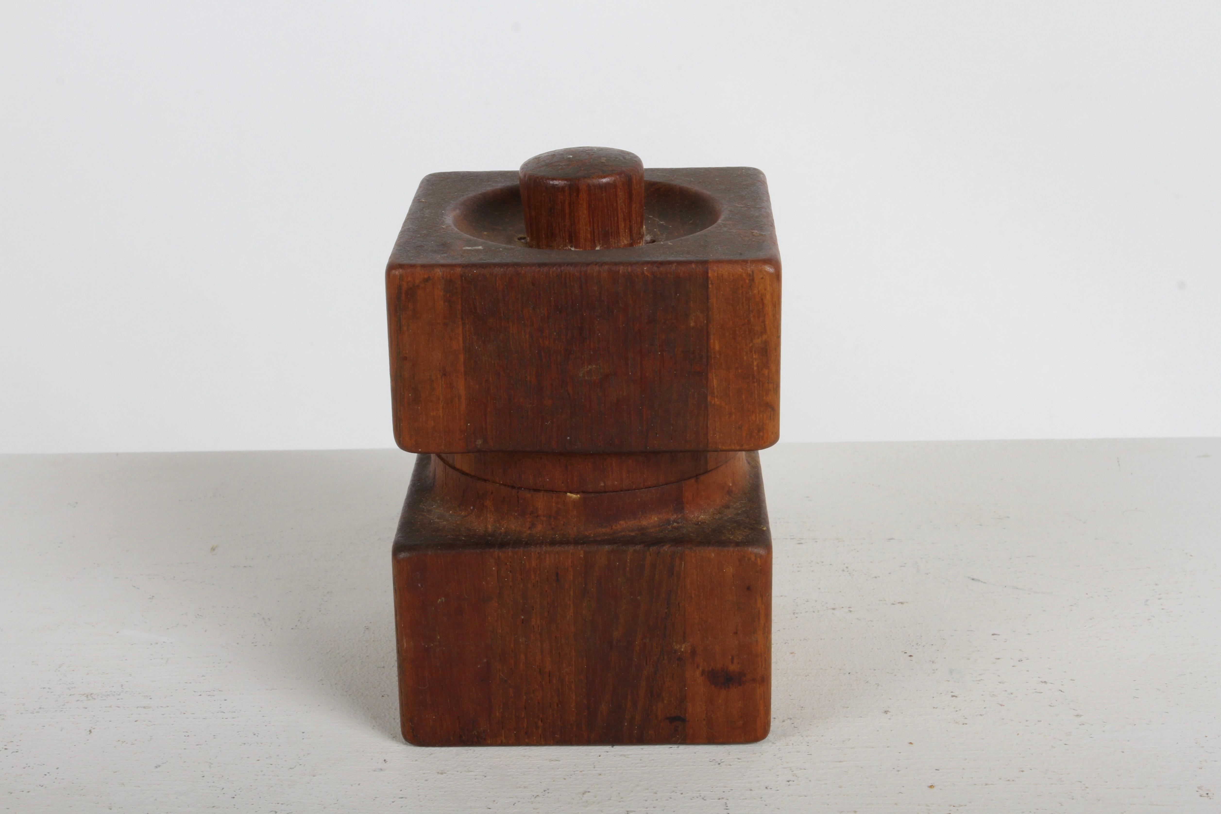 1960s Danish Modern Jens Quistgaard Double Cube Teak Salt & Peppermill by Dansk In Good Condition For Sale In St. Louis, MO