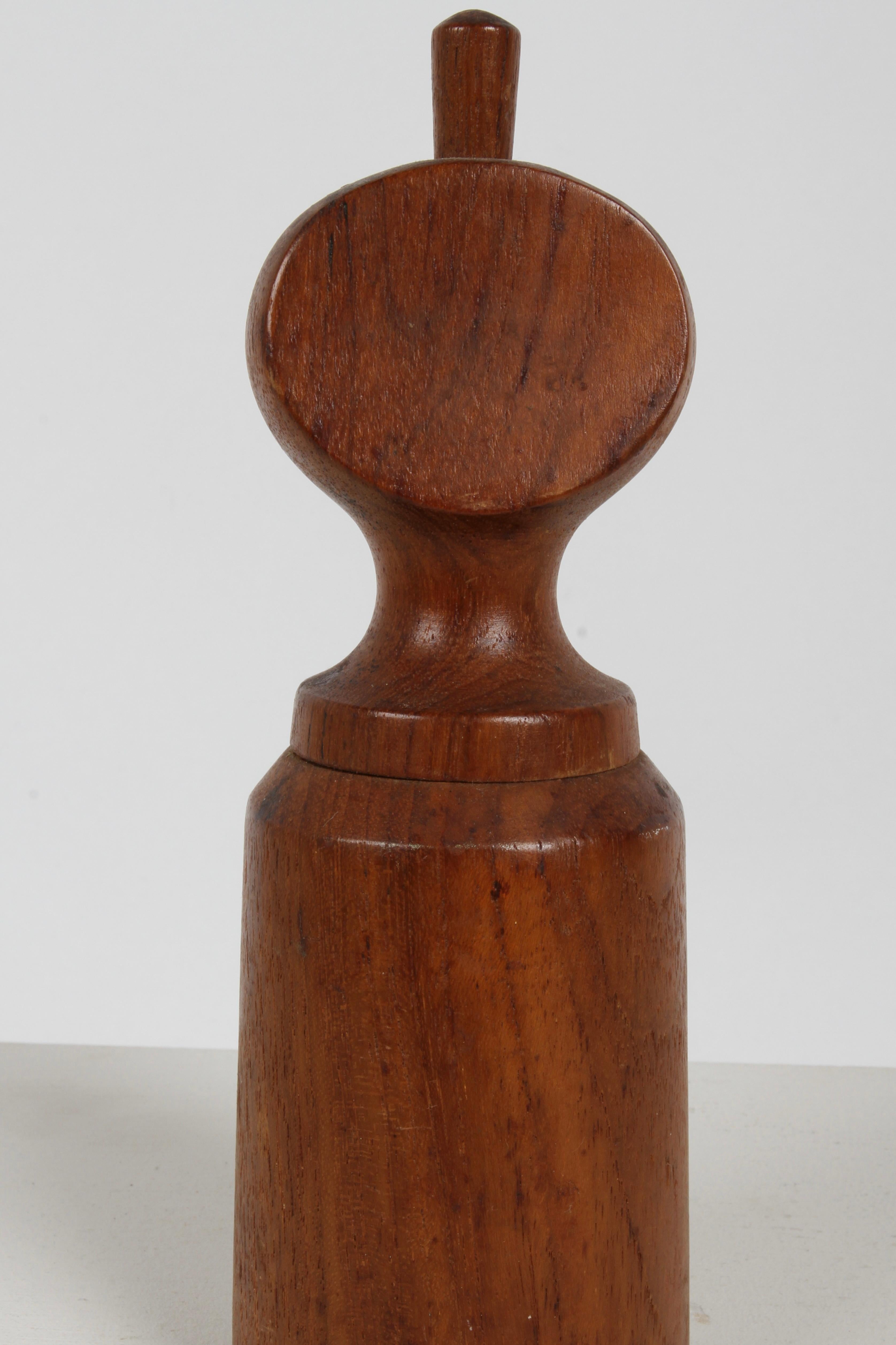 A 1960s Danish Modern Jens Quistgaard Salt & peppermill made of teak, in the style of a chess piece. Stamped Dansk Designs Ltd Denmark JHQ. Nice original condition. 

Ground pepper comes out of the bottom when cylinder turns and salt sprinkles from