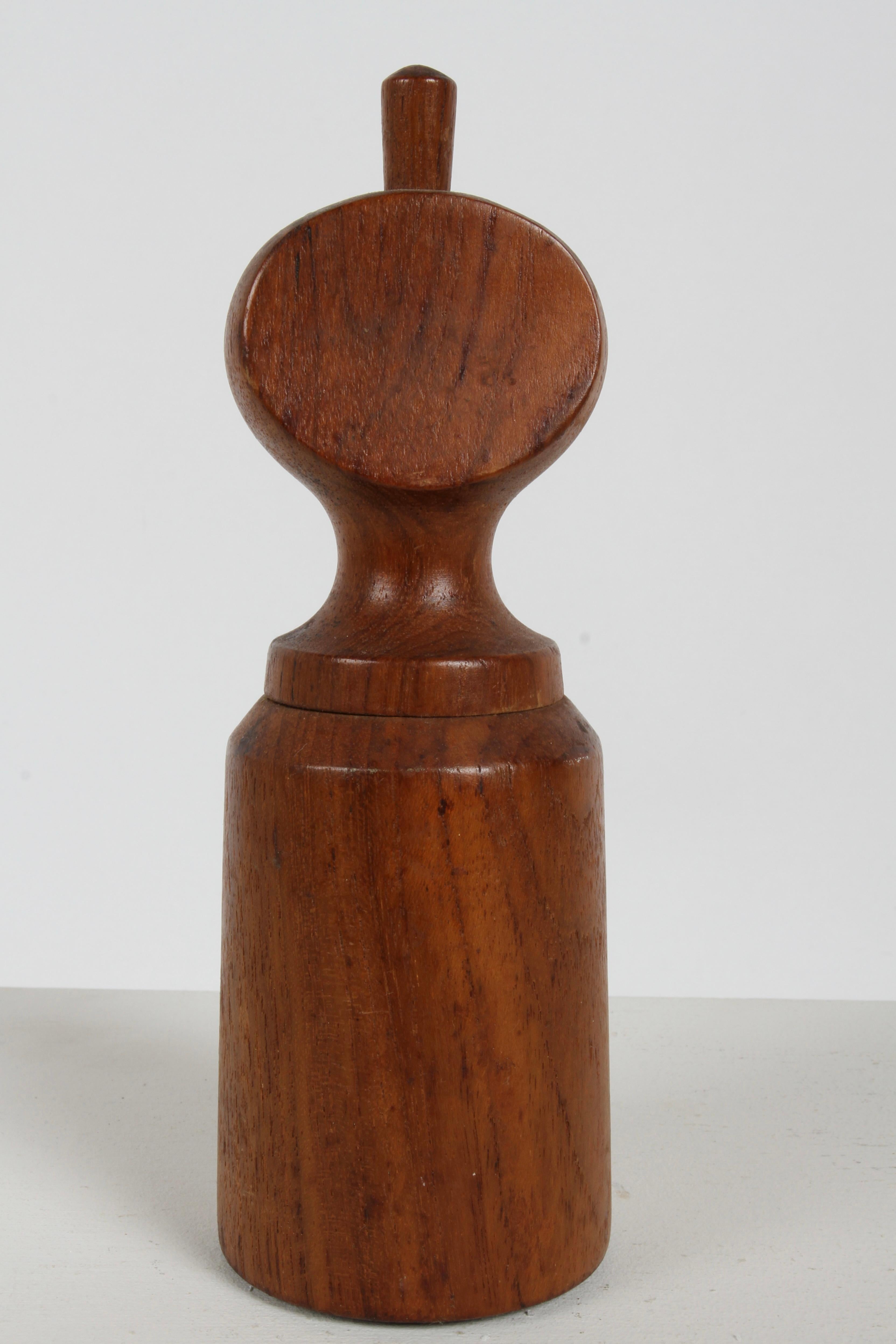 1960s Danish Modern Jens Quistgaard Teak Peppermill with Salt by Dansk In Good Condition For Sale In St. Louis, MO