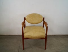 Sillón ovalado de estilo «Danish Modern» de Jens Risom, de los años 60, en nogal y cuero