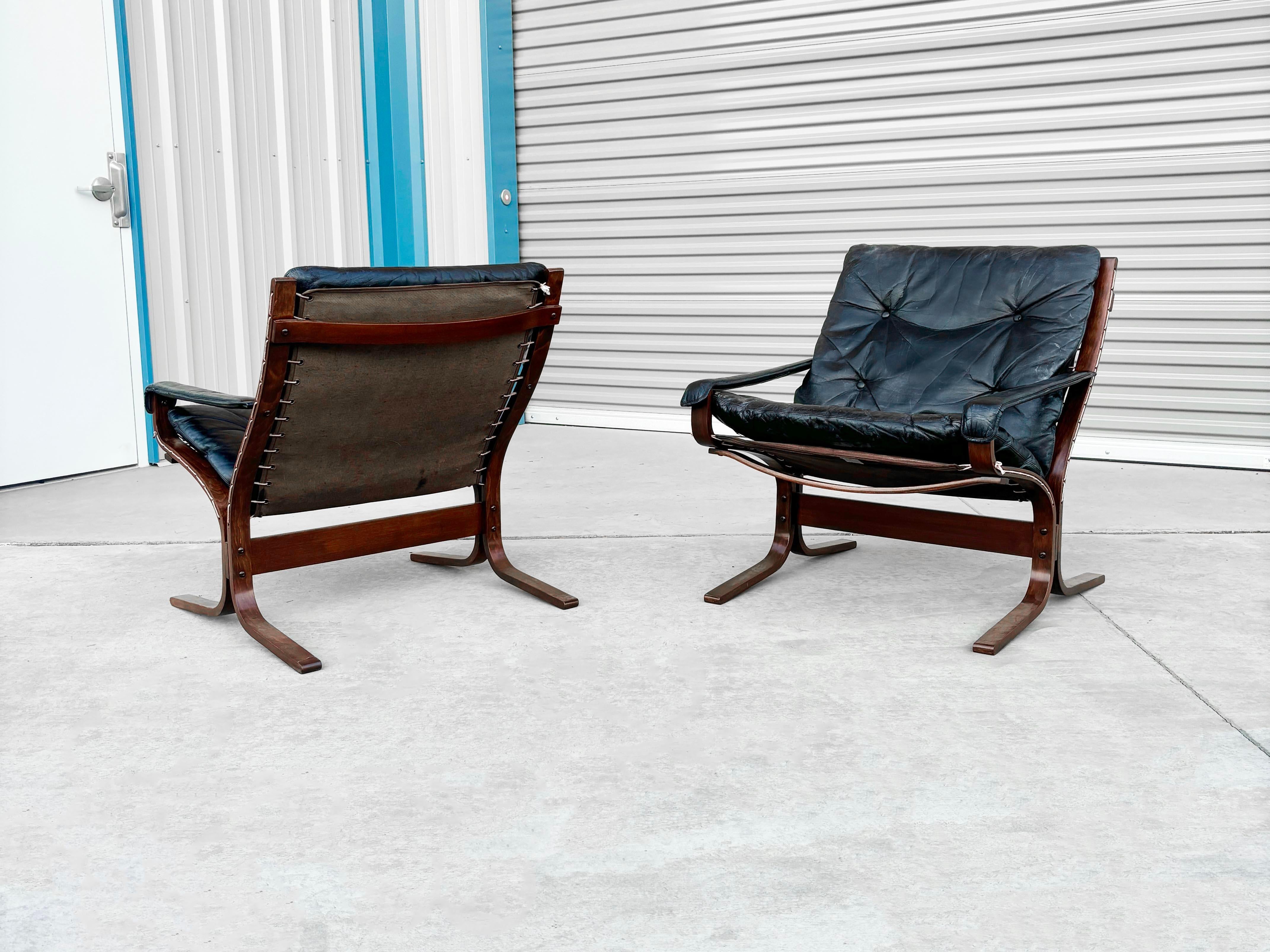 Mid-Century Modern 1960s Danish Modern Leather Siesta Lounge Chairs- Set of 2