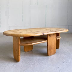 Table basse ovale danoise moderne des années 1960 en pin massif de style Rainer Daumiller