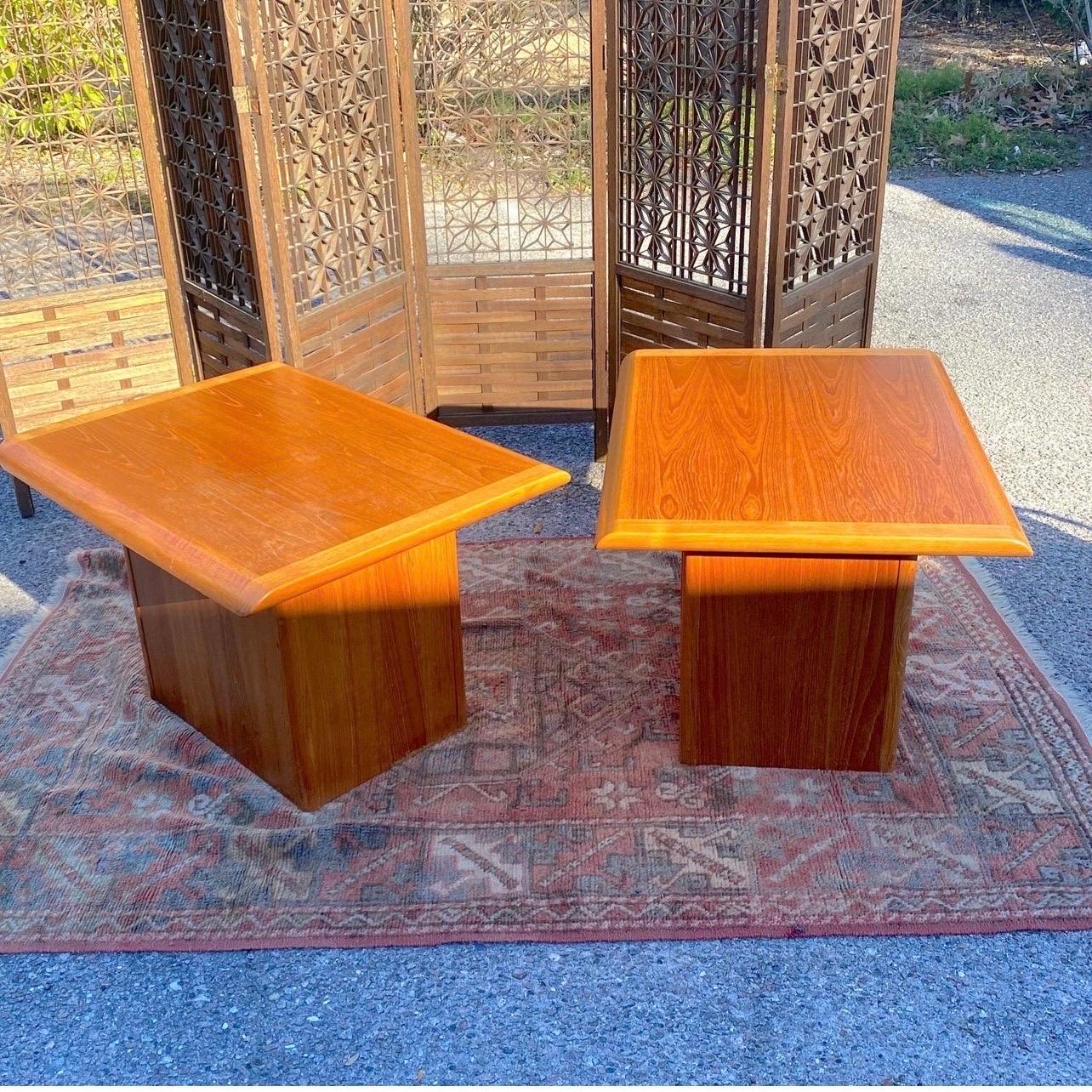 1960’s Danish Modern Pedestal Teak Side Tables, a Pair For Sale 5