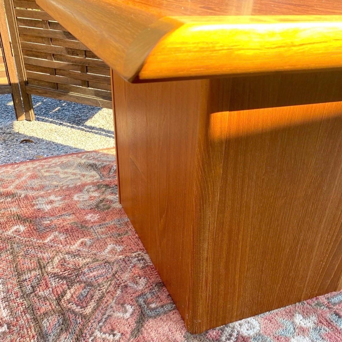 Mid-Century Modern 1960’s Danish Modern Pedestal Teak Side Tables, a Pair For Sale