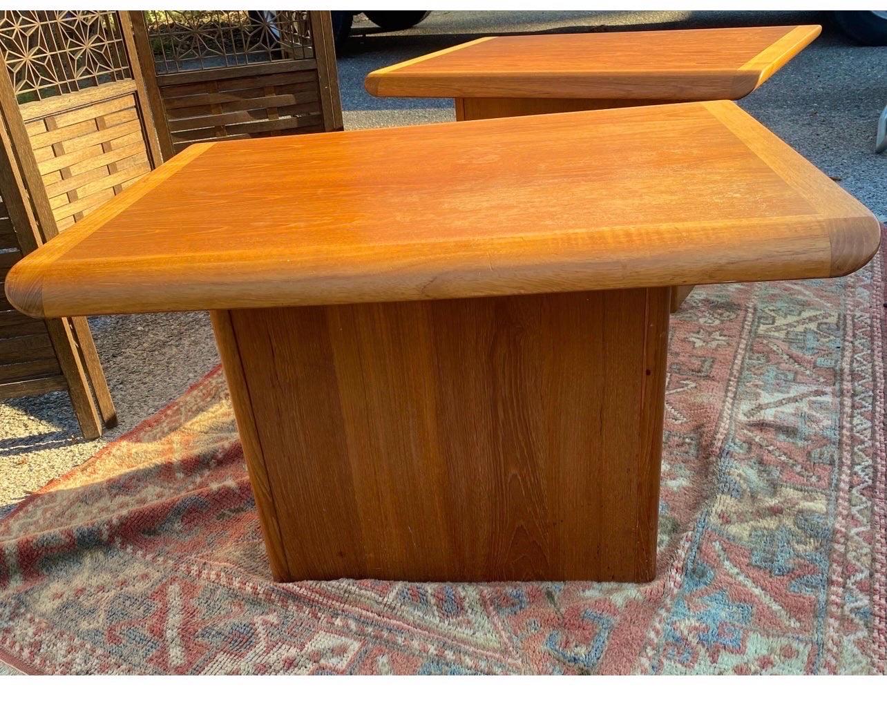 1960’s Danish Modern Pedestal Teak Side Tables, a Pair In Good Condition For Sale In Charleston, SC