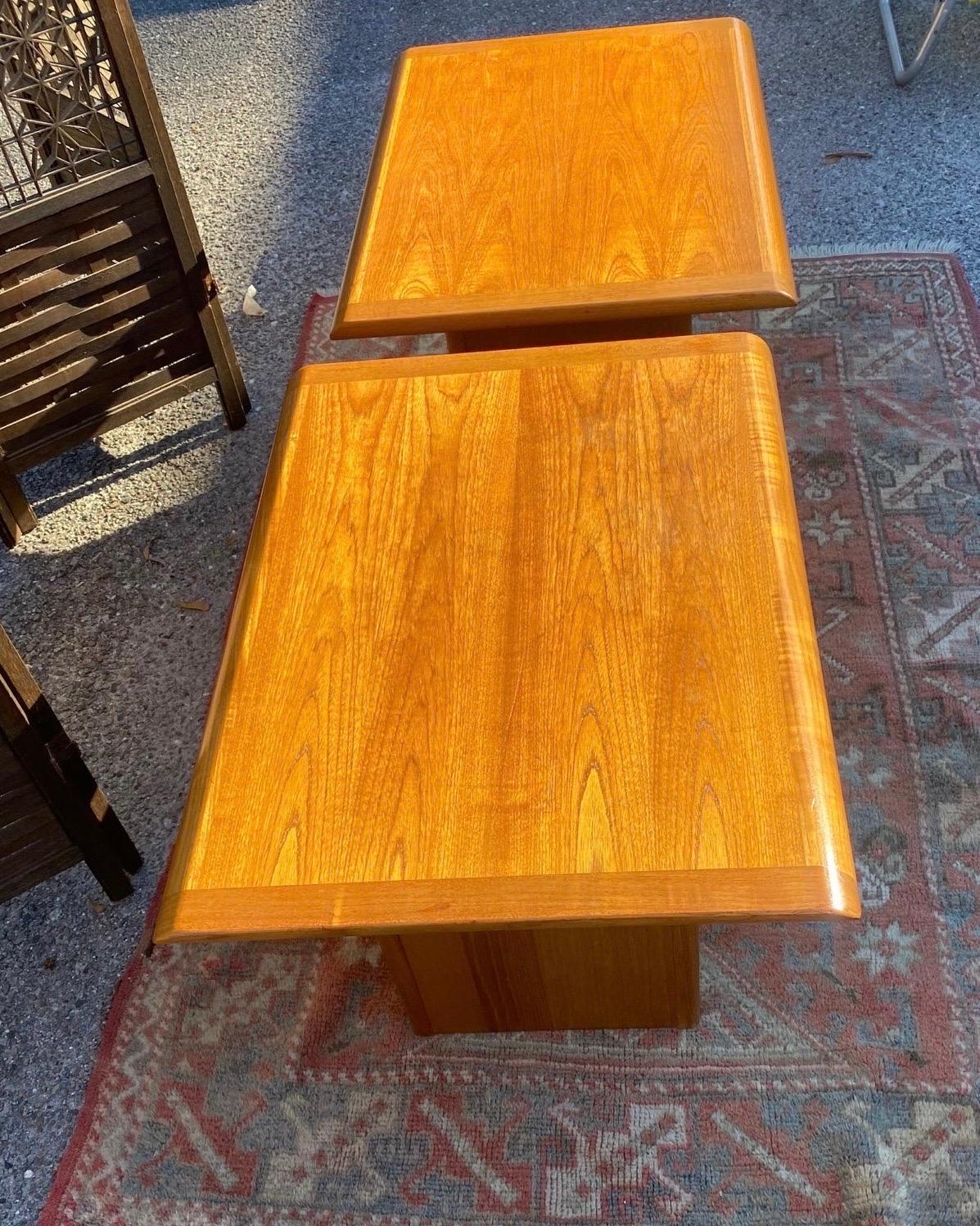 1960’s Danish Modern Pedestal Teak Side Tables, a Pair For Sale 2