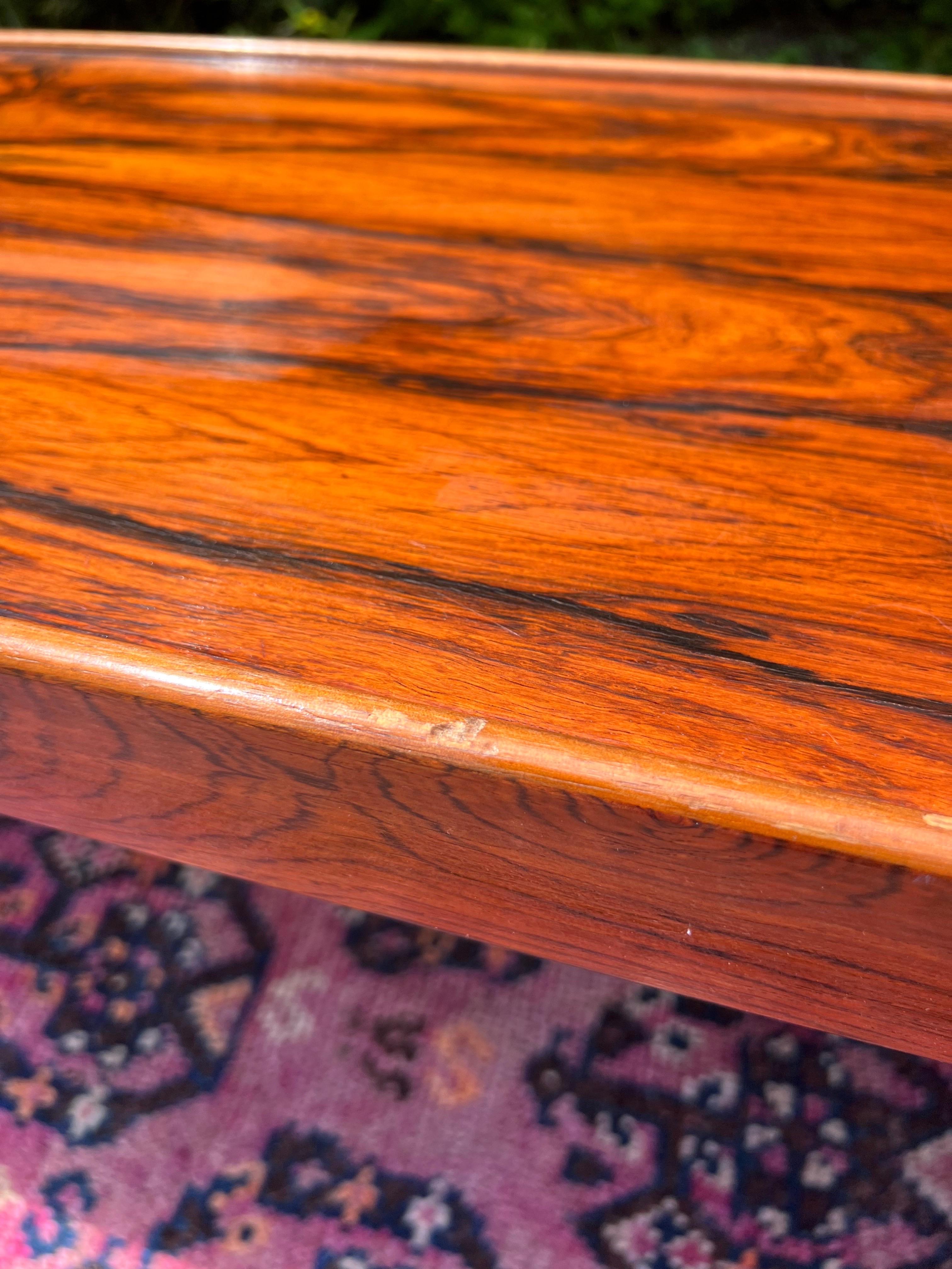 1960’s Danish Modern Rosewood Coffee Table/Bench In Good Condition For Sale In Charleston, SC