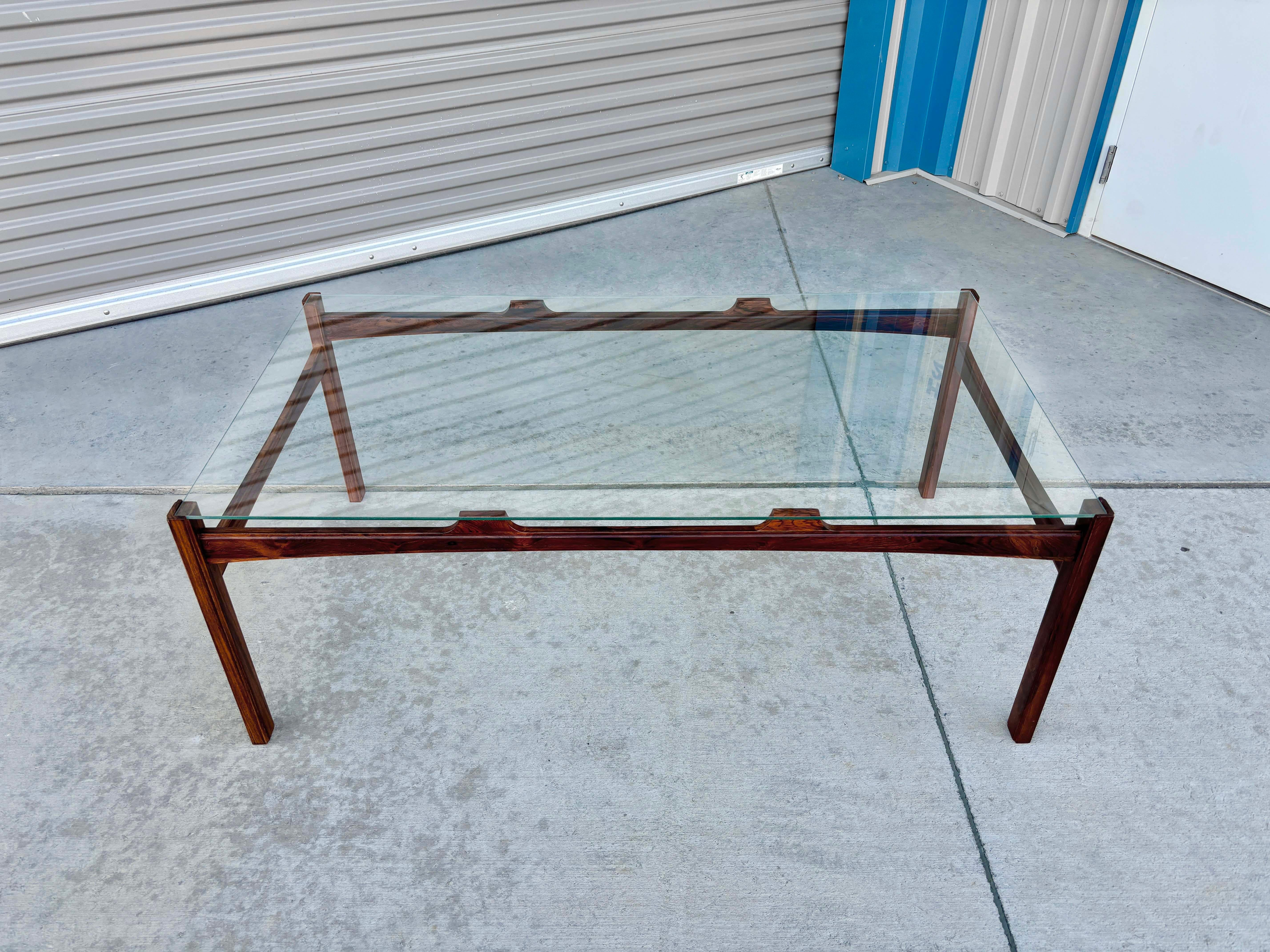 Mid-Century Modern 1960s Danish Modern Rosewood Coffee Table (Refinished) For Sale