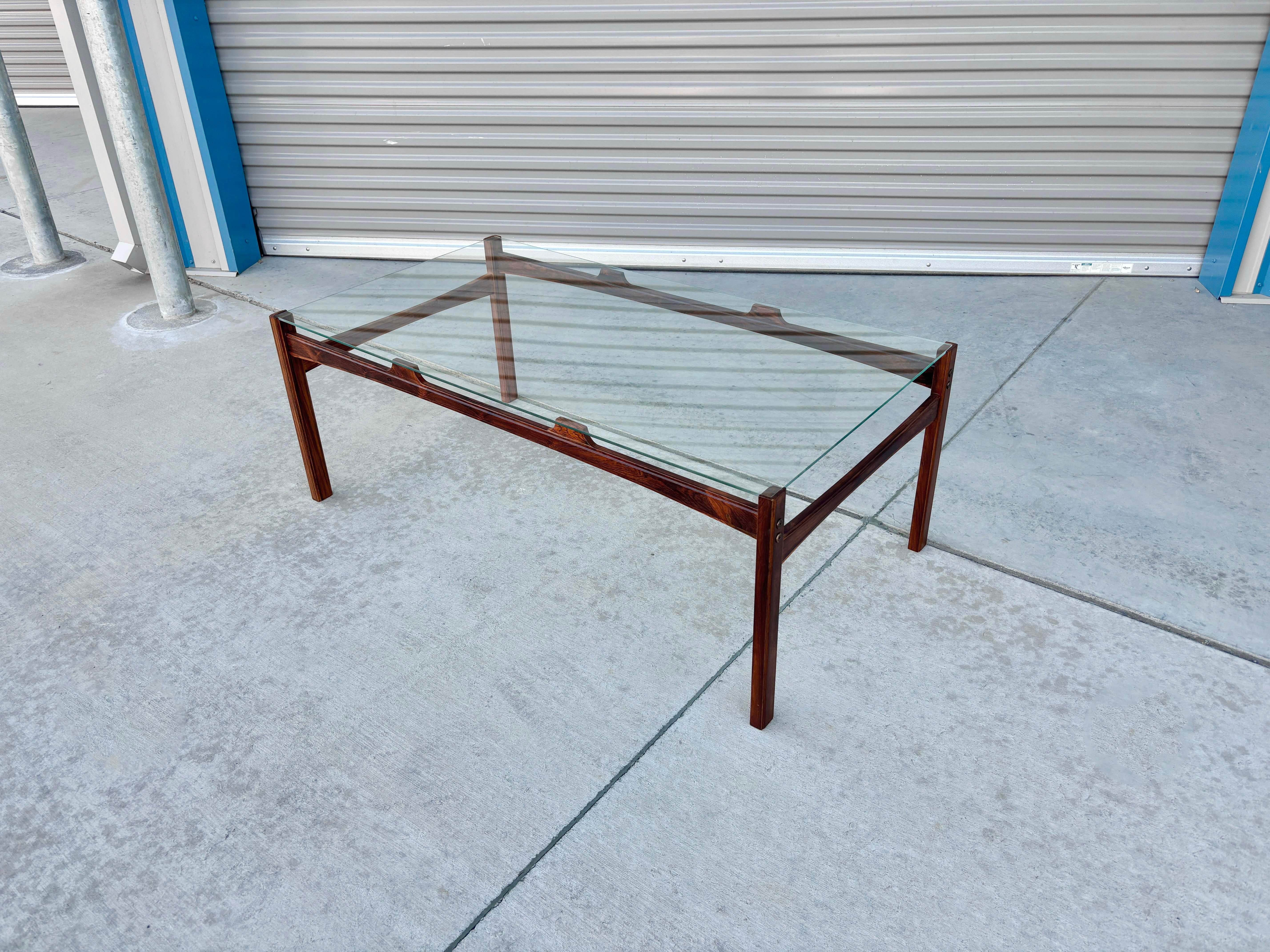 1960s Danish Modern Rosewood Coffee Table (Refinished) In Good Condition For Sale In North Hollywood, CA