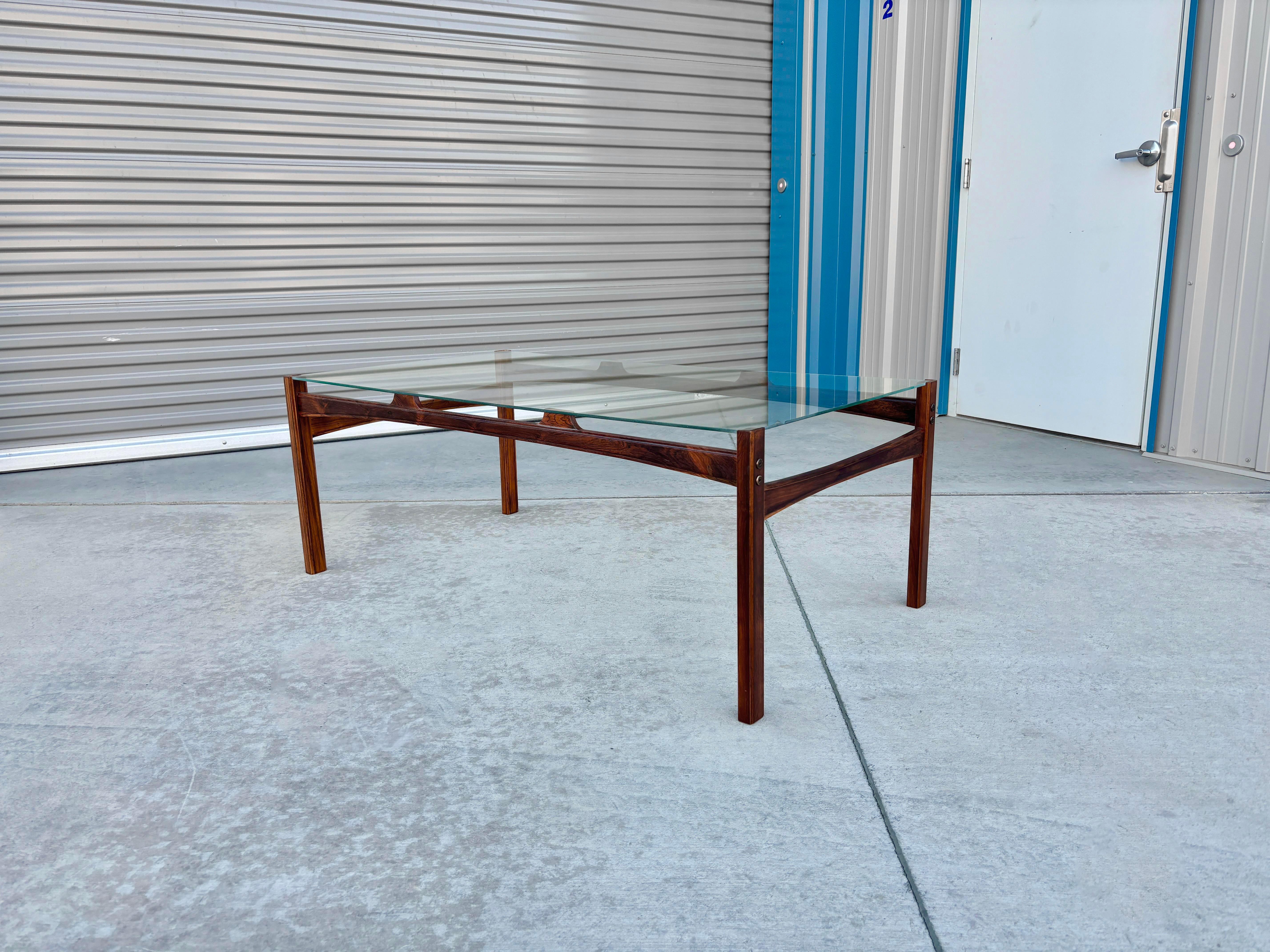Mid-20th Century 1960s Danish Modern Rosewood Coffee Table (Refinished) For Sale