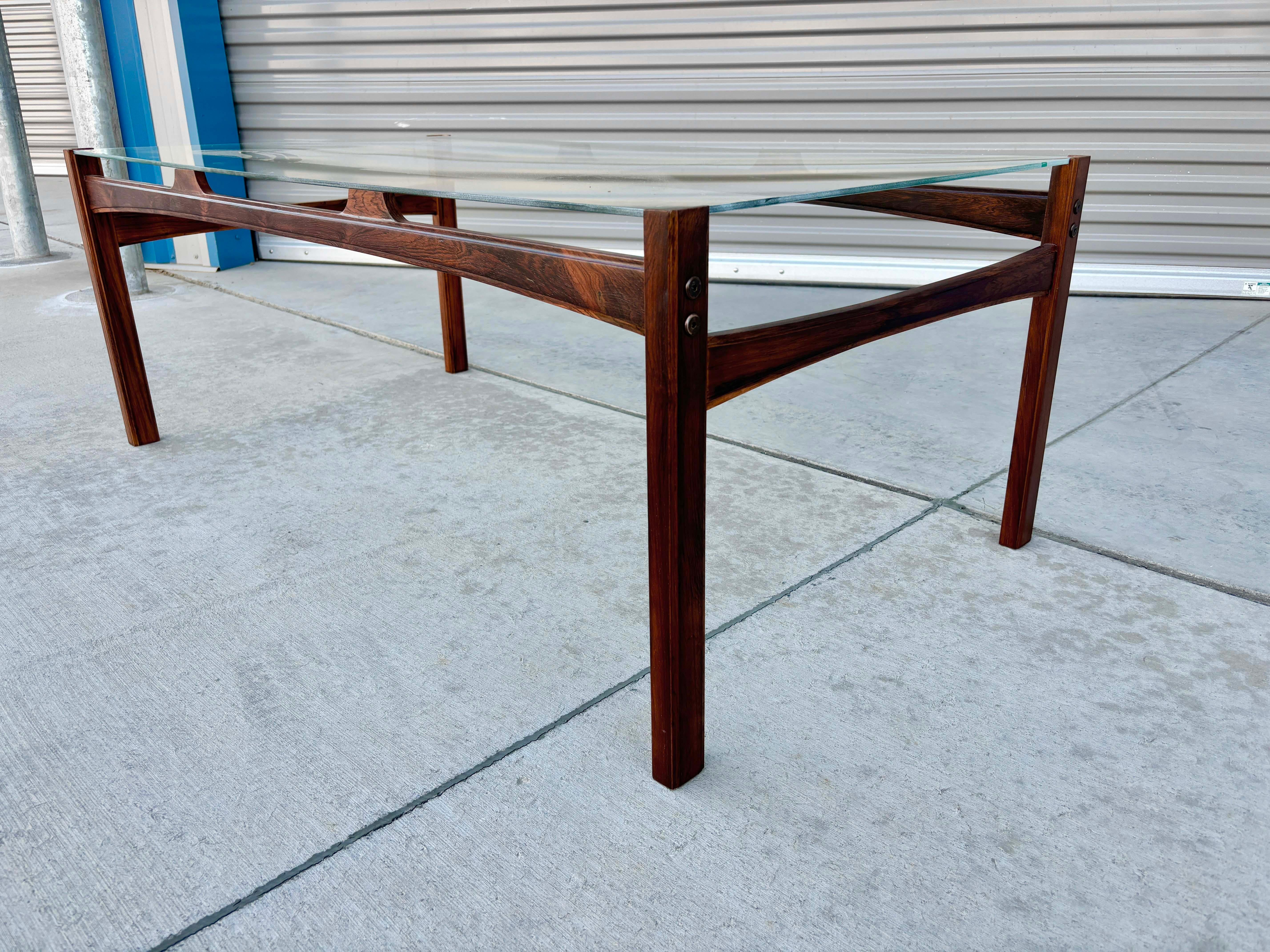 1960s Danish Modern Rosewood Coffee Table (Refinished) For Sale 2