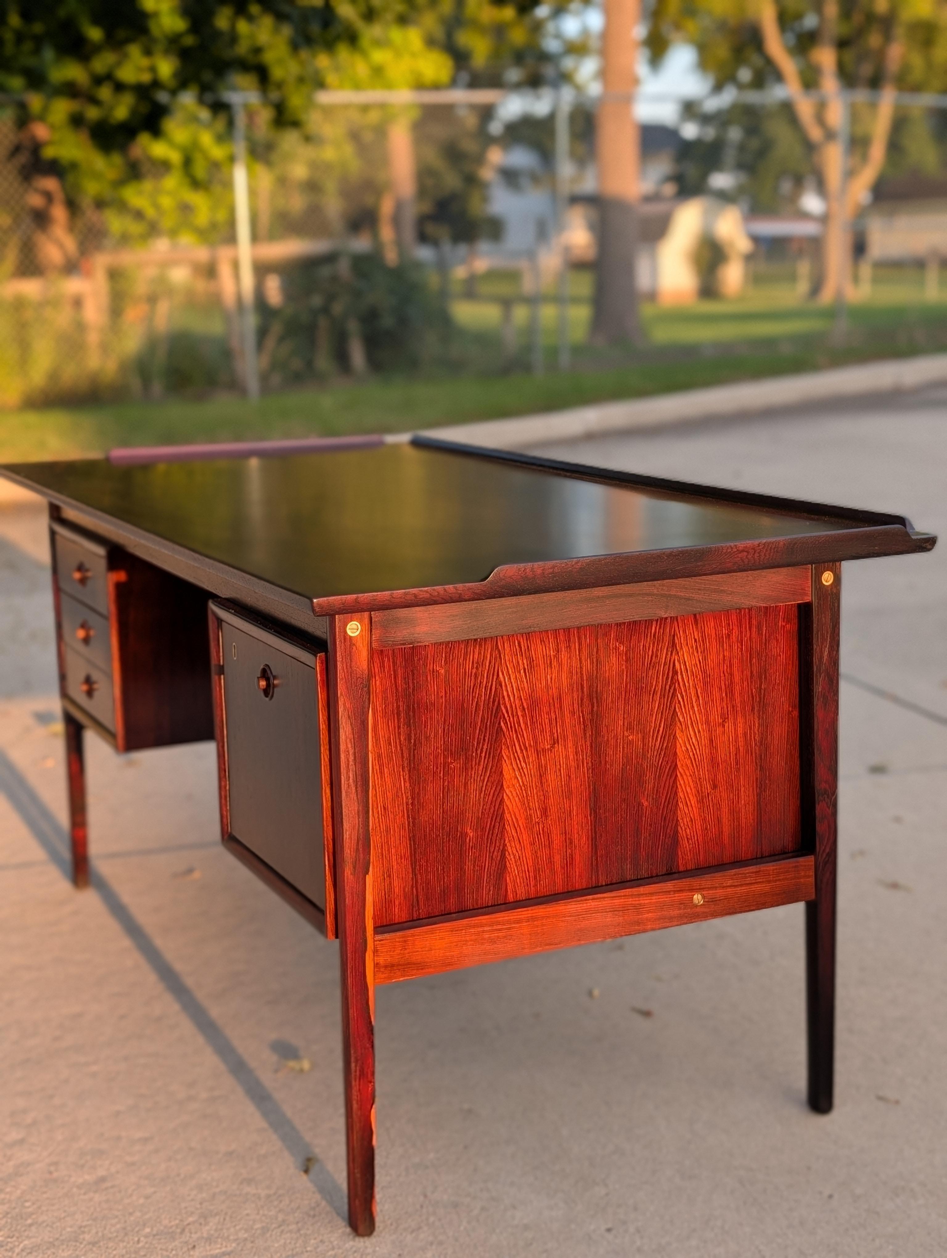 1960s Danish Modern Rosewood Desk For Sale 5