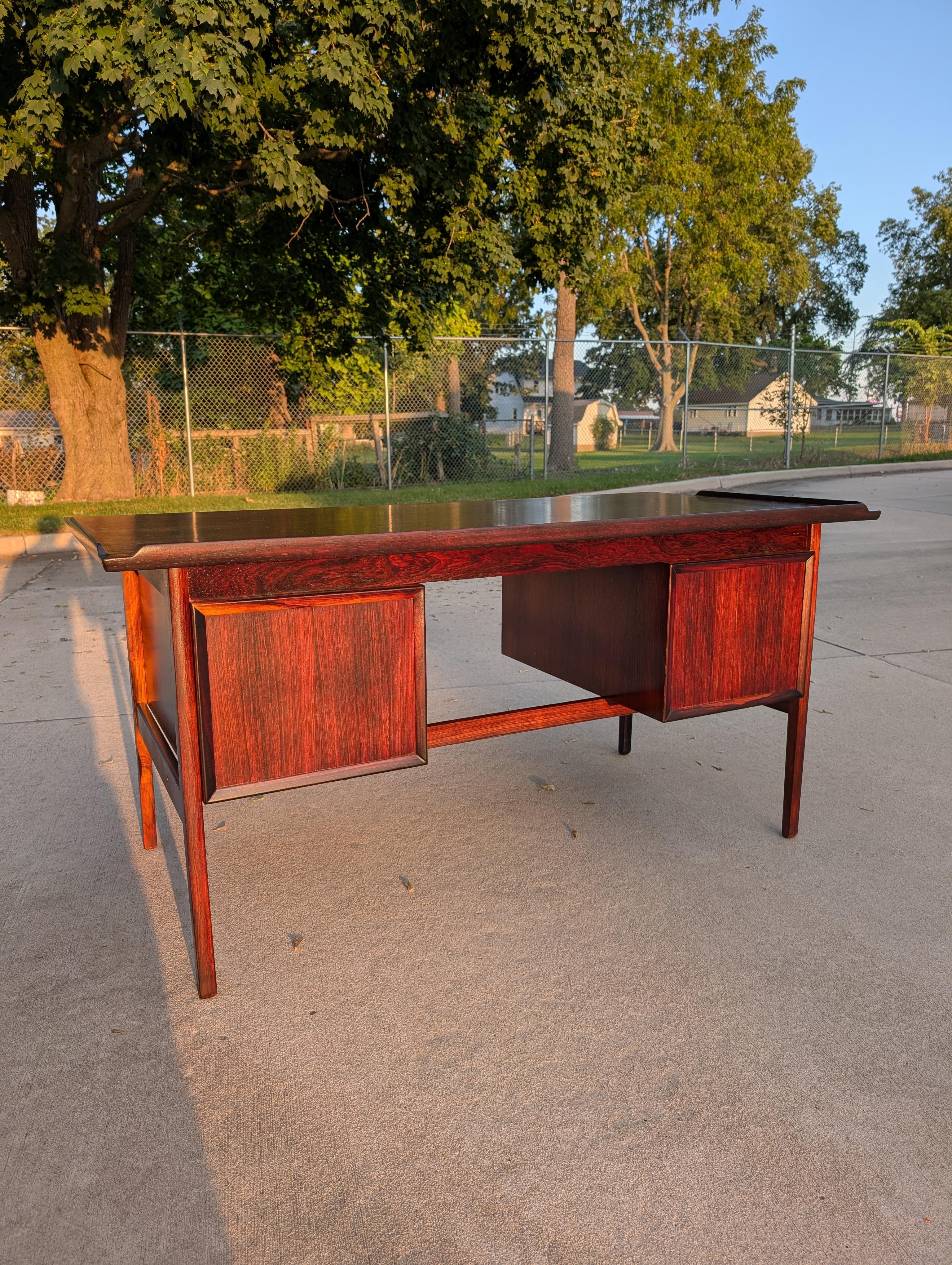 1960s Danish Modern Rosewood Desk For Sale 6