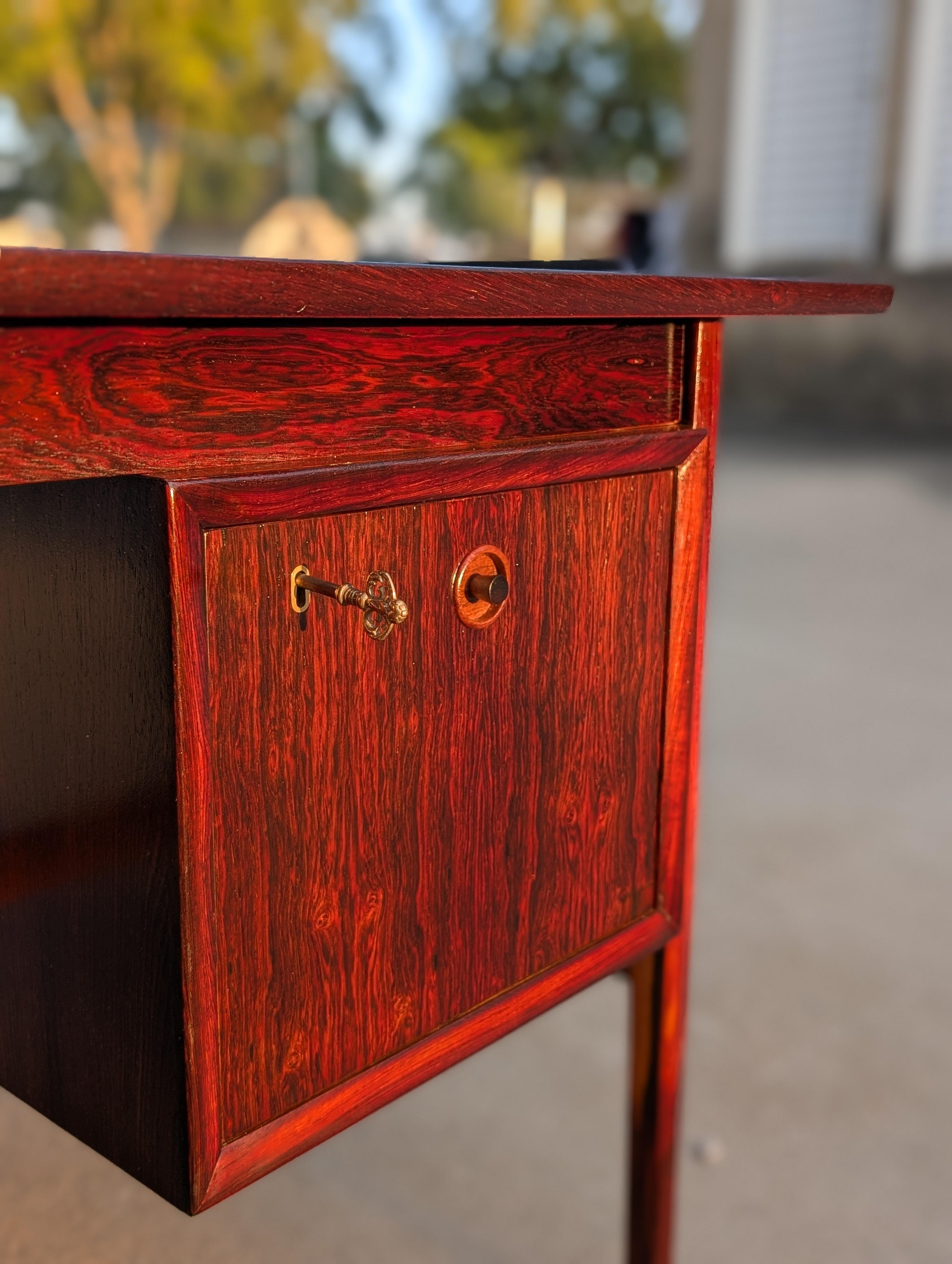 1960s Danish Modern Rosewood Desk For Sale 8