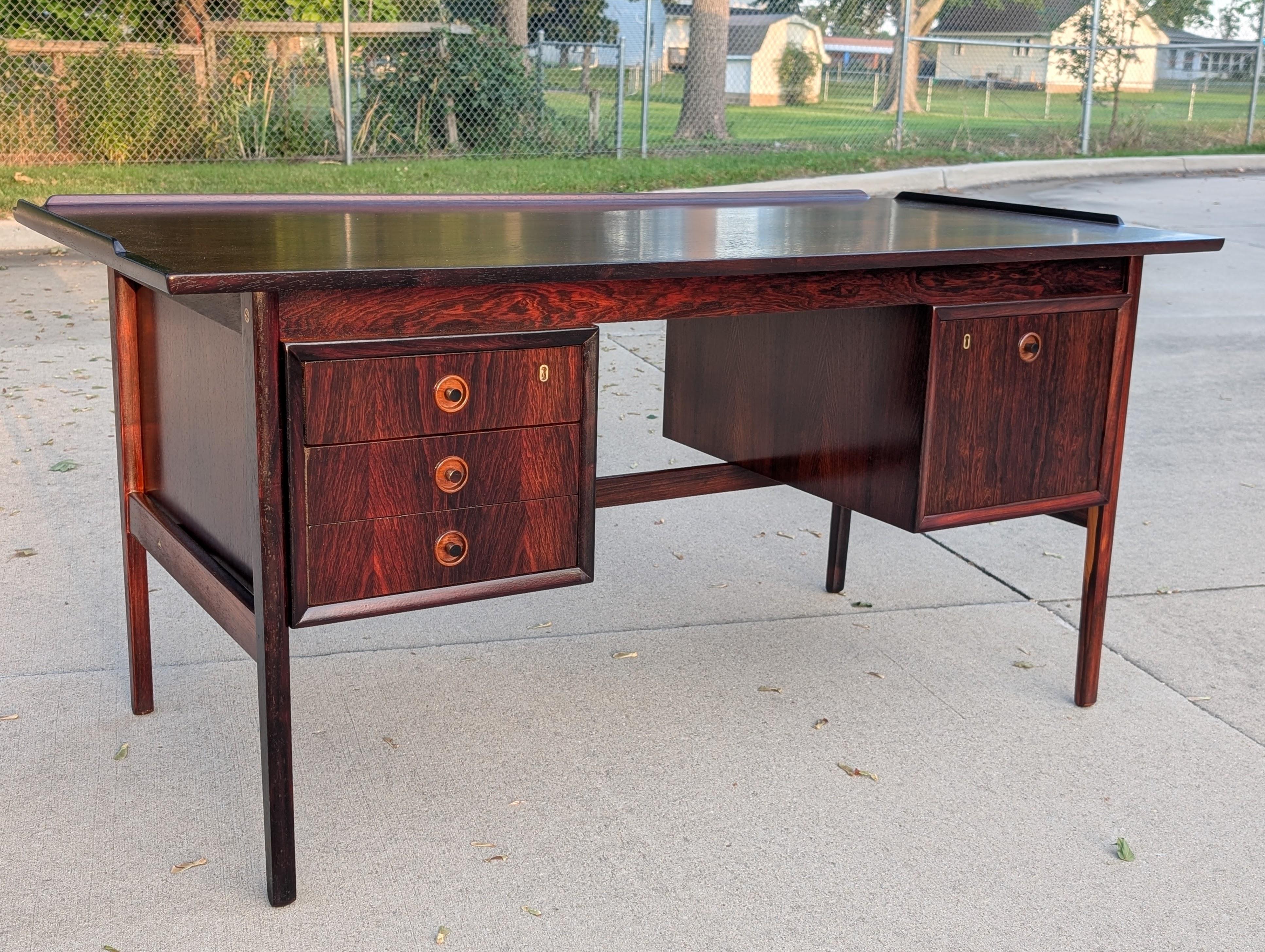 1960s Danish Modern Rosewood Desk For Sale 10