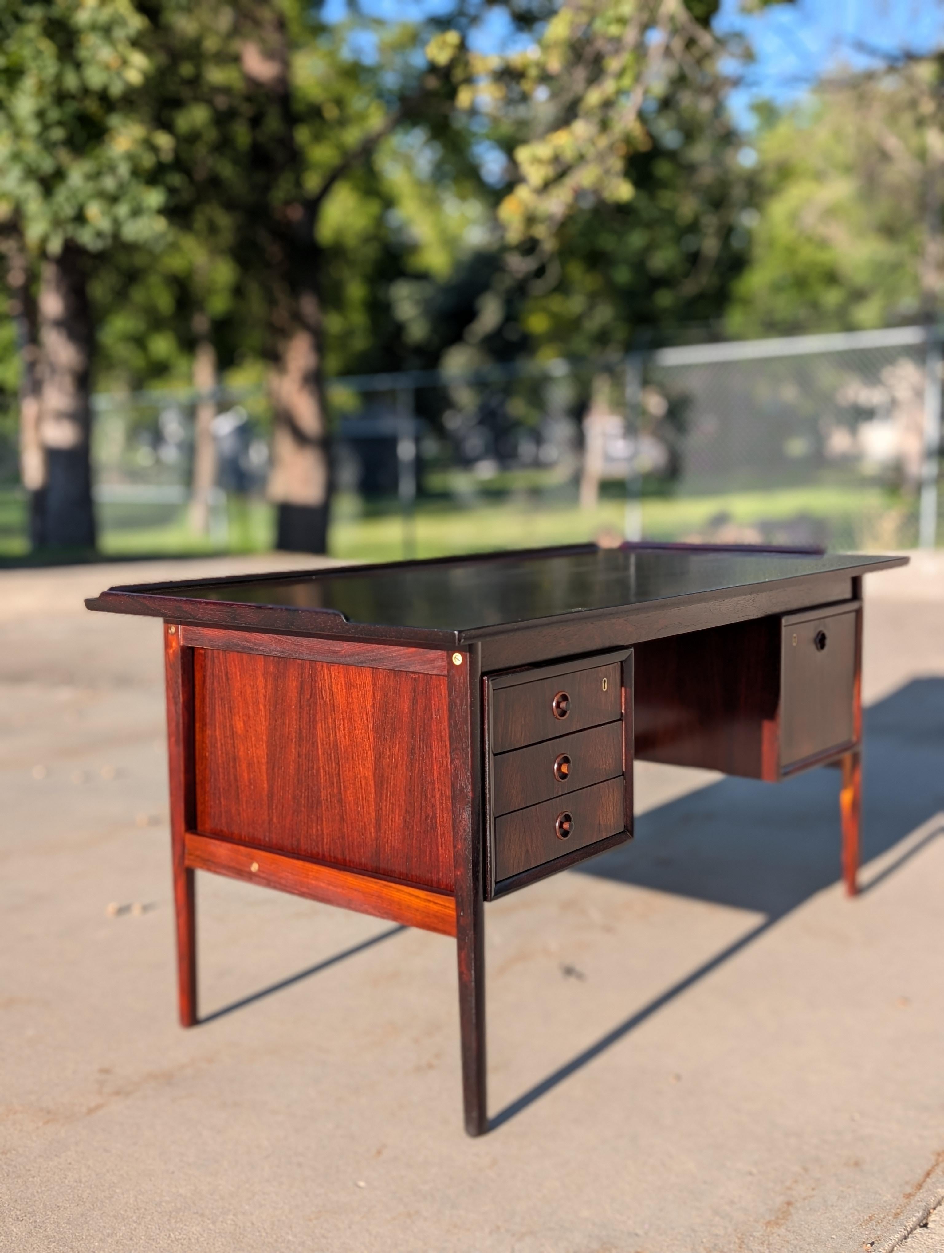 1960s Danish Modern Rosewood Desk For Sale 1
