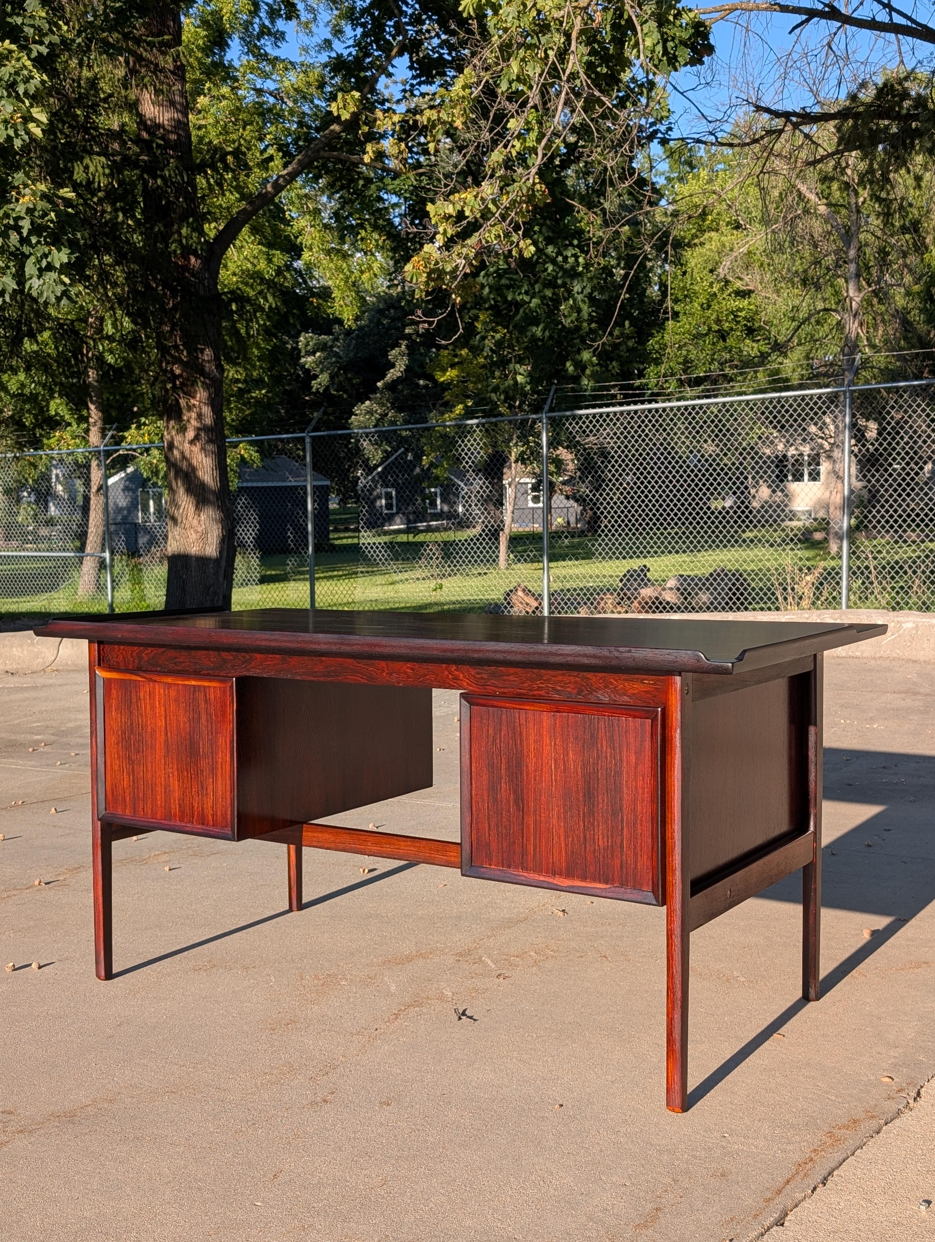 1960s Danish Modern Rosewood Desk For Sale 3