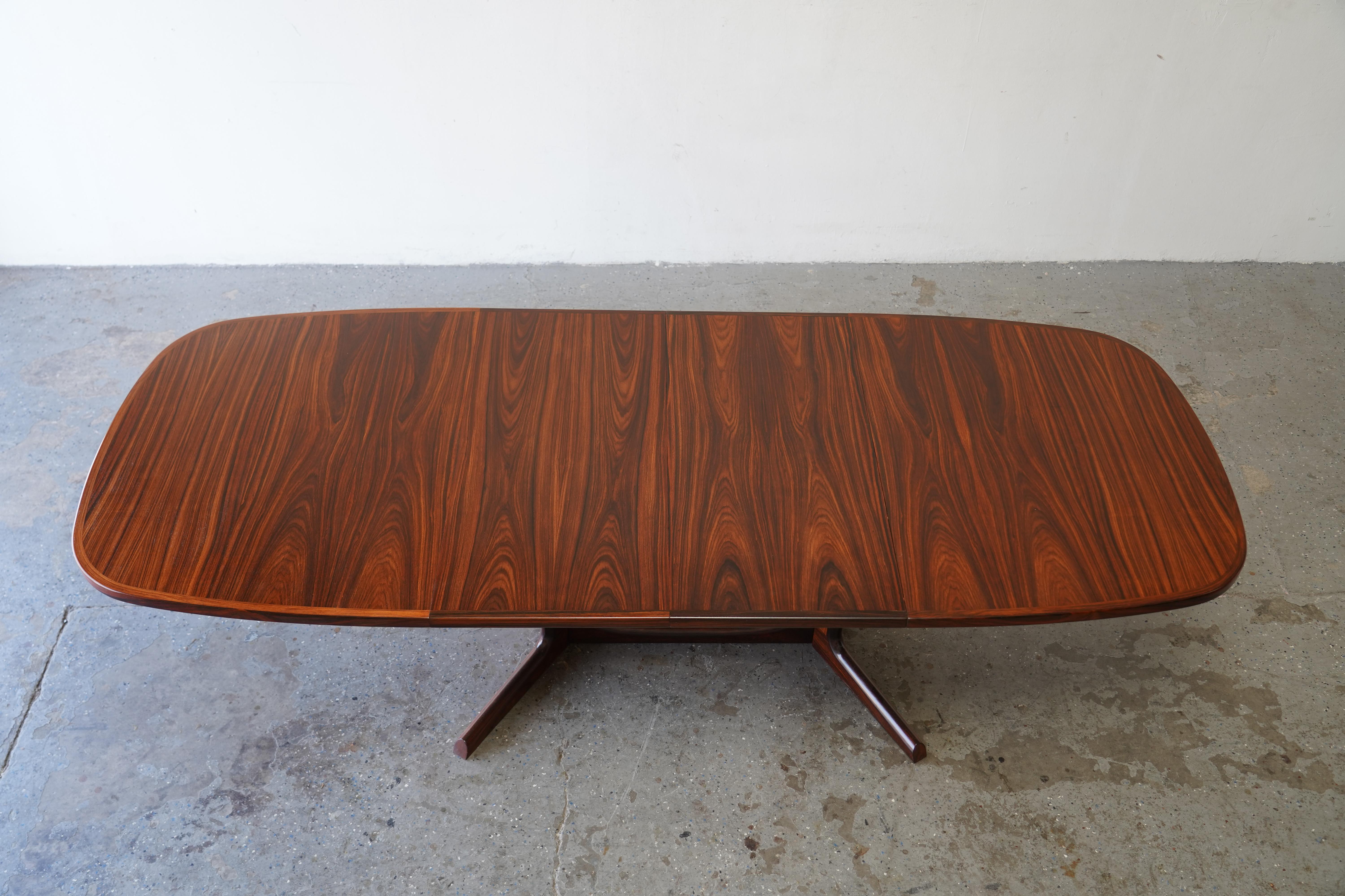 Scandinave moderne 1960's Danish Modern Rosewood Dining Table by Gudme Møbelfabrik Seats ten en vente