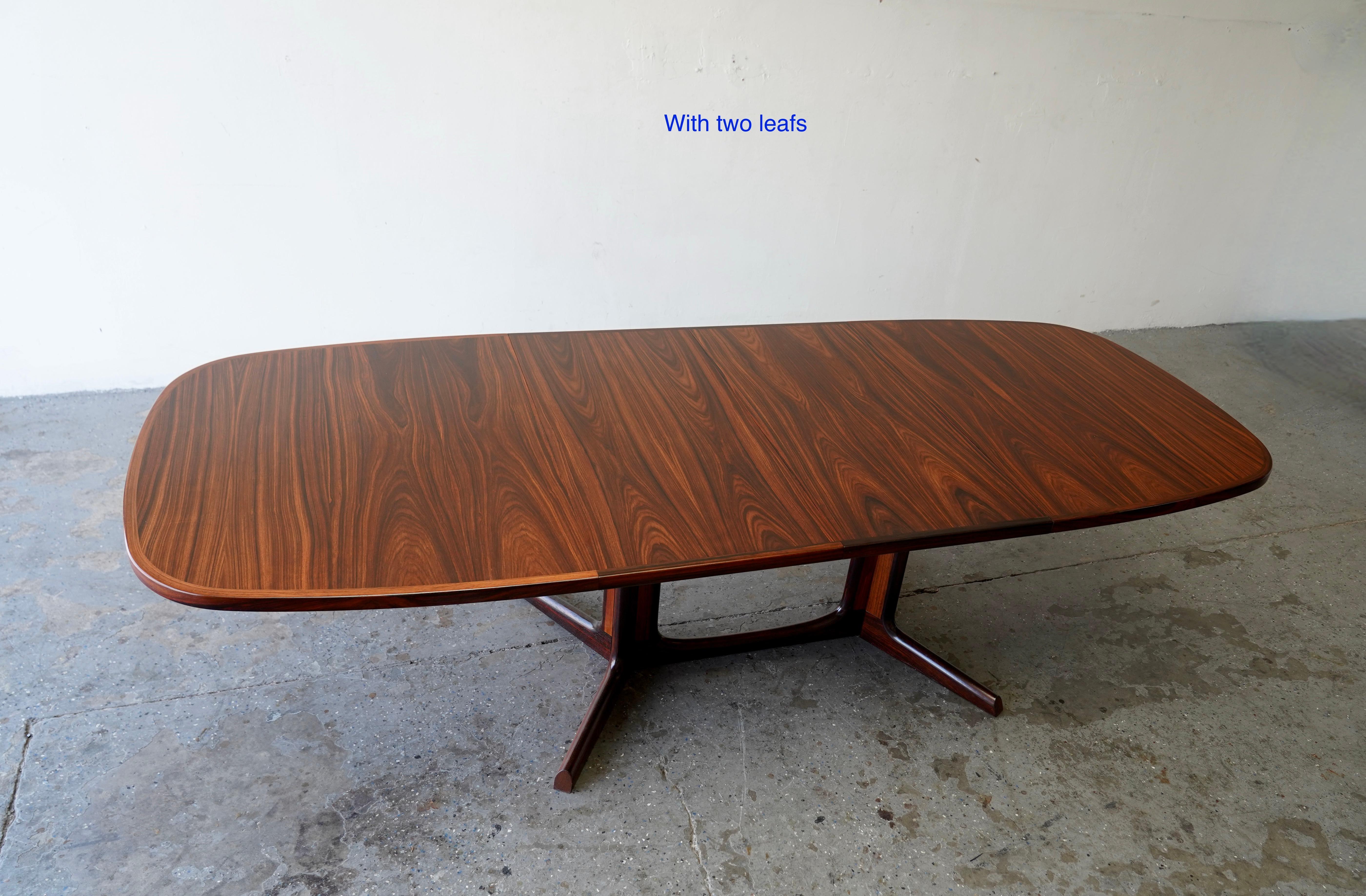 Danois 1960's Danish Modern Rosewood Dining Table by Gudme Møbelfabrik Seats ten en vente