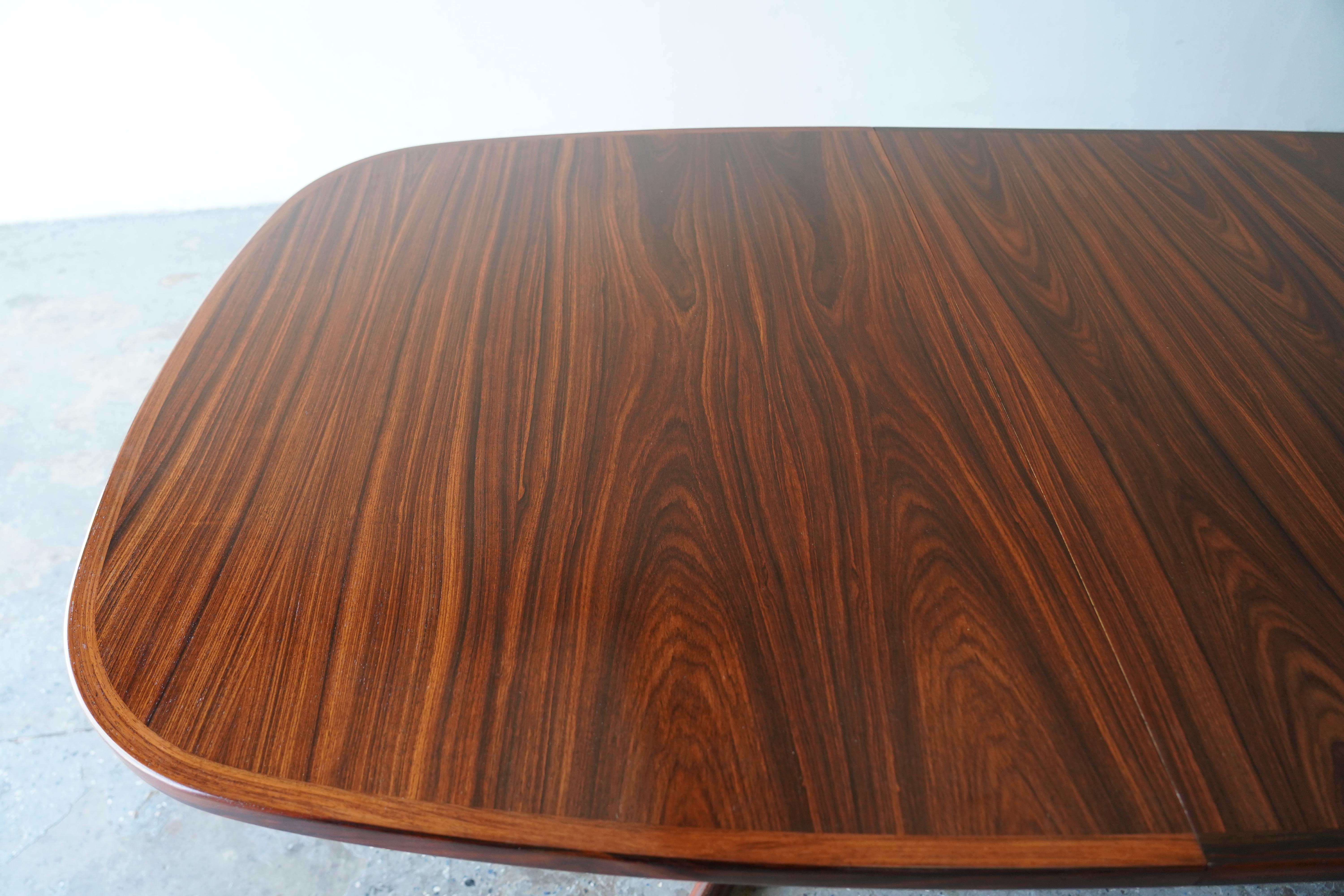 Milieu du XXe siècle 1960's Danish Modern Rosewood Dining Table by Gudme Møbelfabrik Seats ten en vente