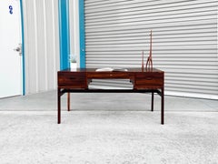 Scrivania direzionale in palissandro danese moderna degli anni '60 di Arne Wahl (rifinita)