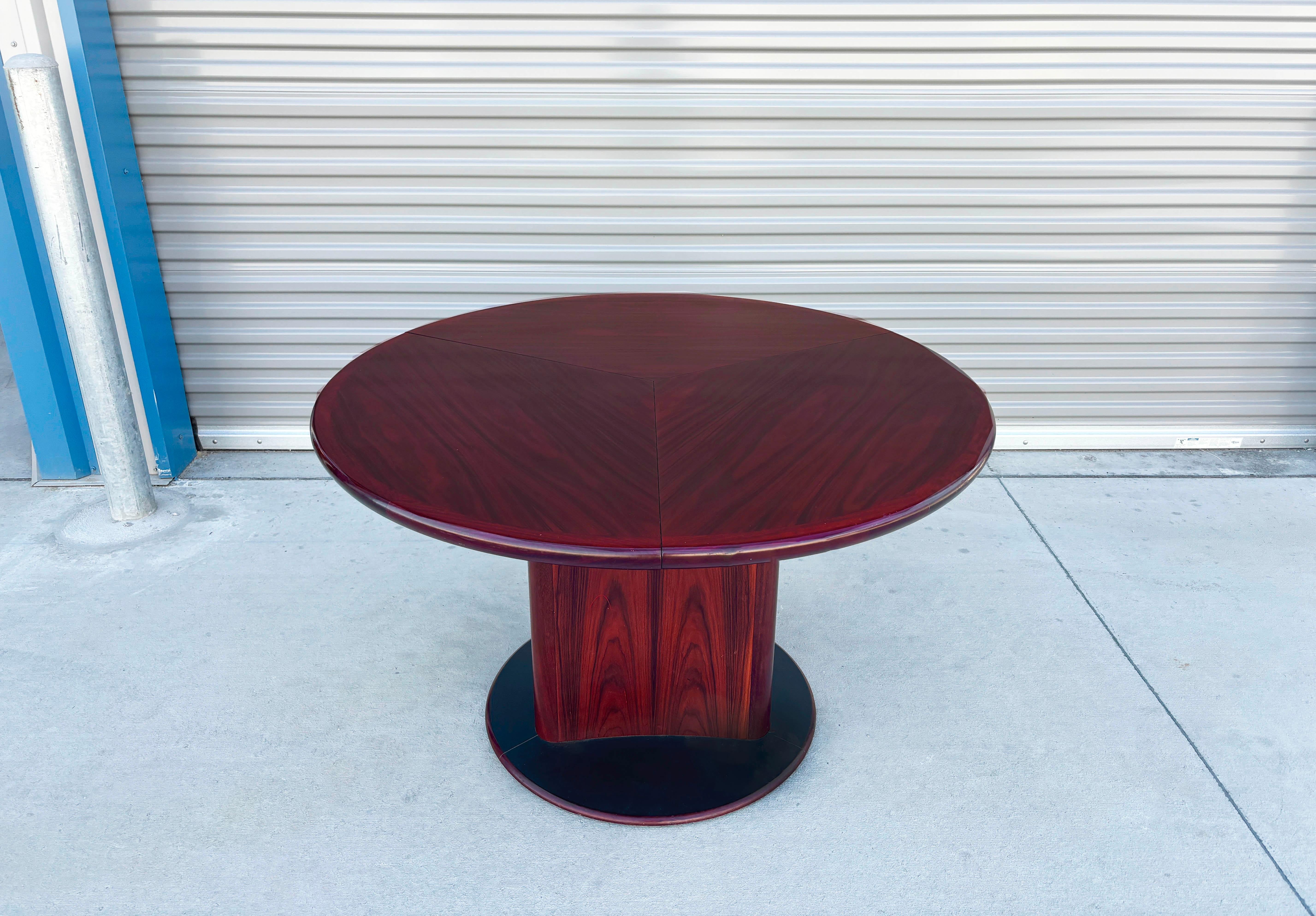 Mid-Century Modern 1960s Danish Modern Rosewood Extending Dining Table by Skovby Møbelfabrik en vente