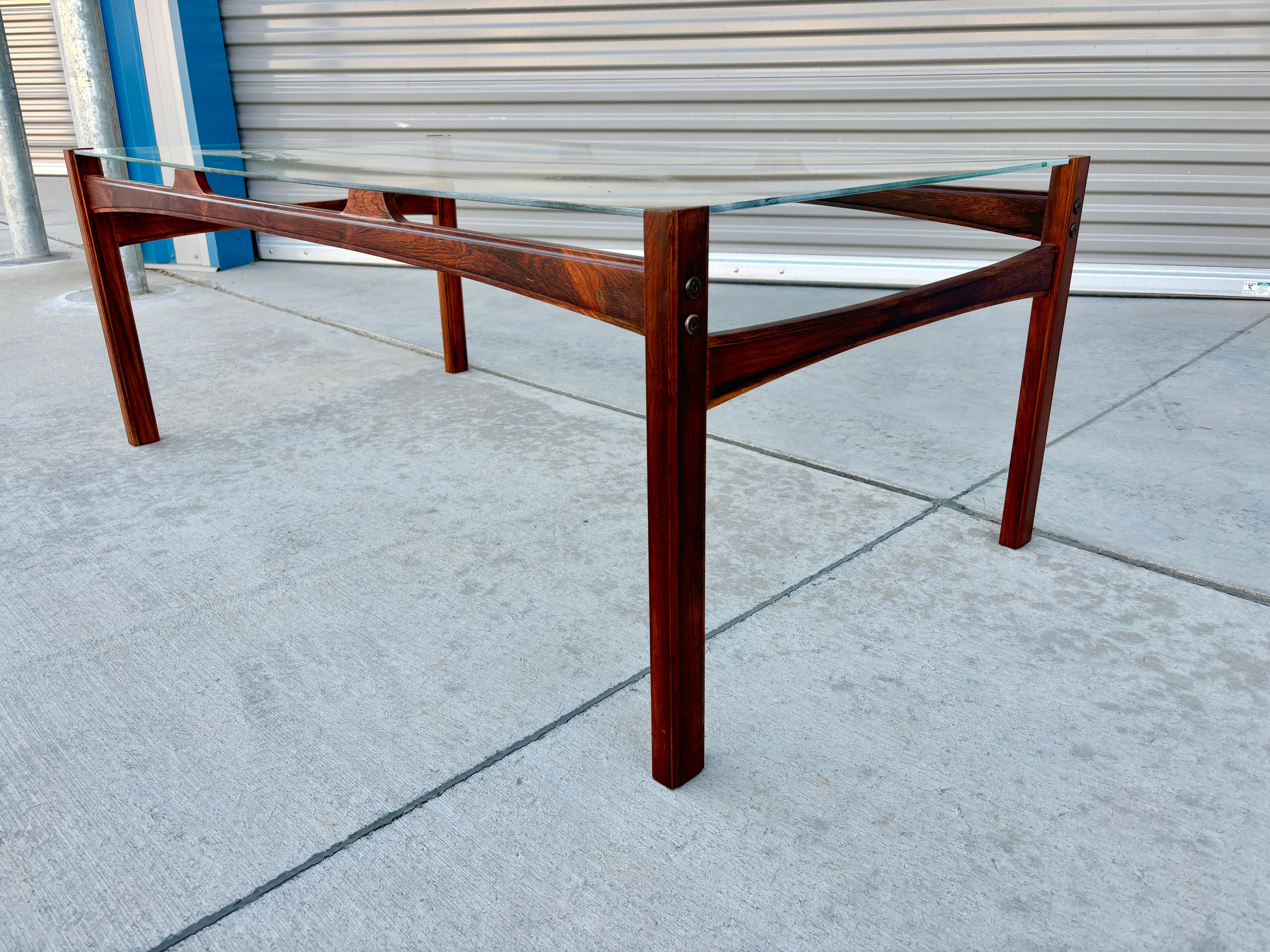 Tavolino moderno danese del 1960 in legno di palissandro e vetro In condizioni ottime a North Hollywood, CA