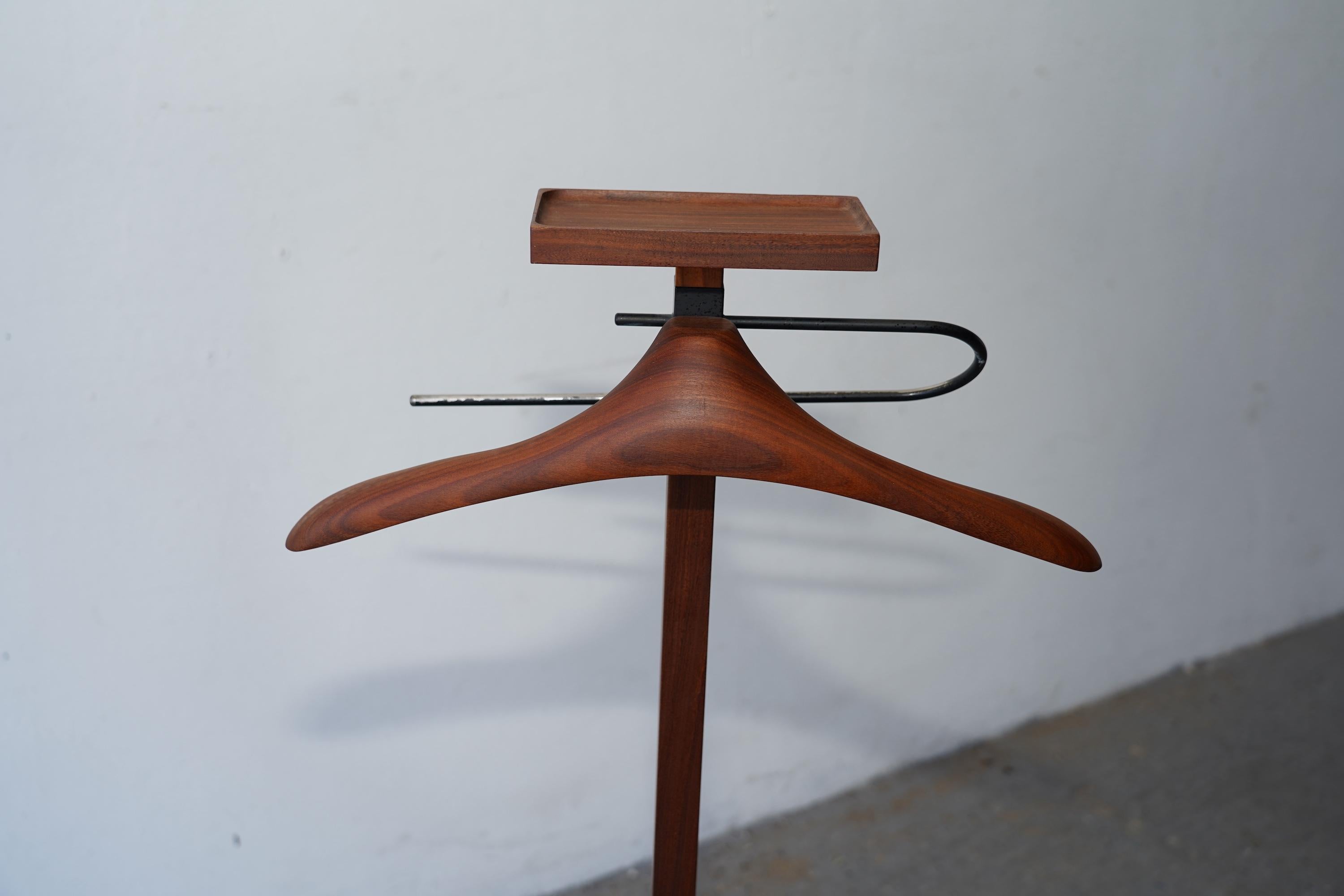 Scandinave moderne Valet de chambre danois des années 1960 en palissandre et métal The Moderns Stand en vente