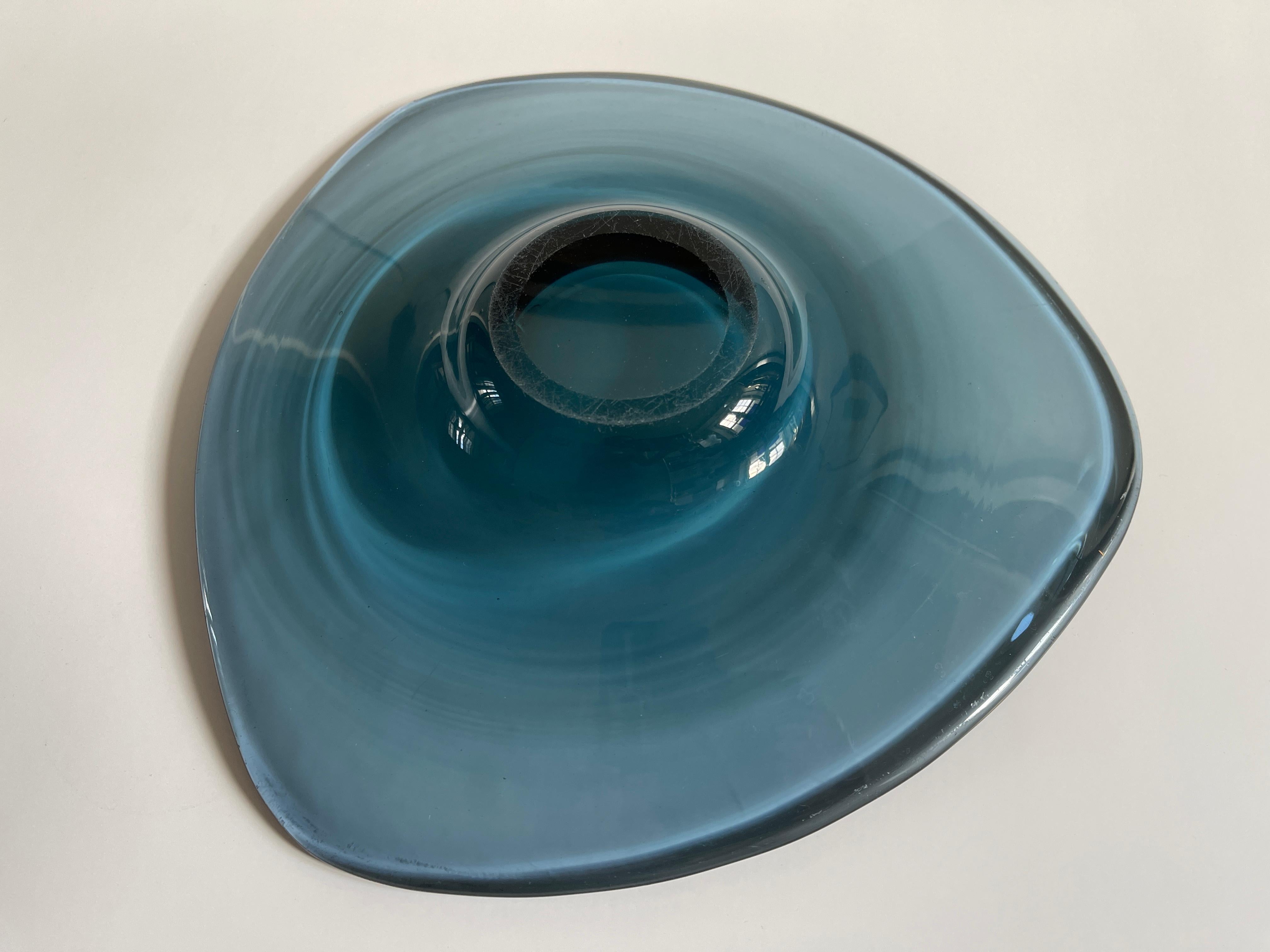 1960s Danish Modern Rouleaux Curved Triangle Blue Smoke Glass Tray For Sale 3