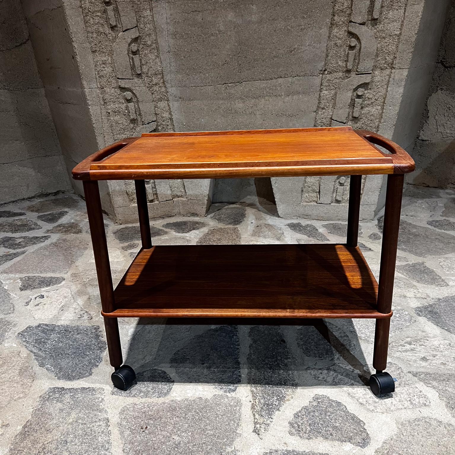 1960s Danish Modern Teak Service Cart Sculptural Handles
Rolling table service
29 d x 17.75 w x 22.5 h lower tier 8.13 h
Preowned original unrestored vintage condition
Refer to images provided.
Delivery to LA OC Palm Springs

