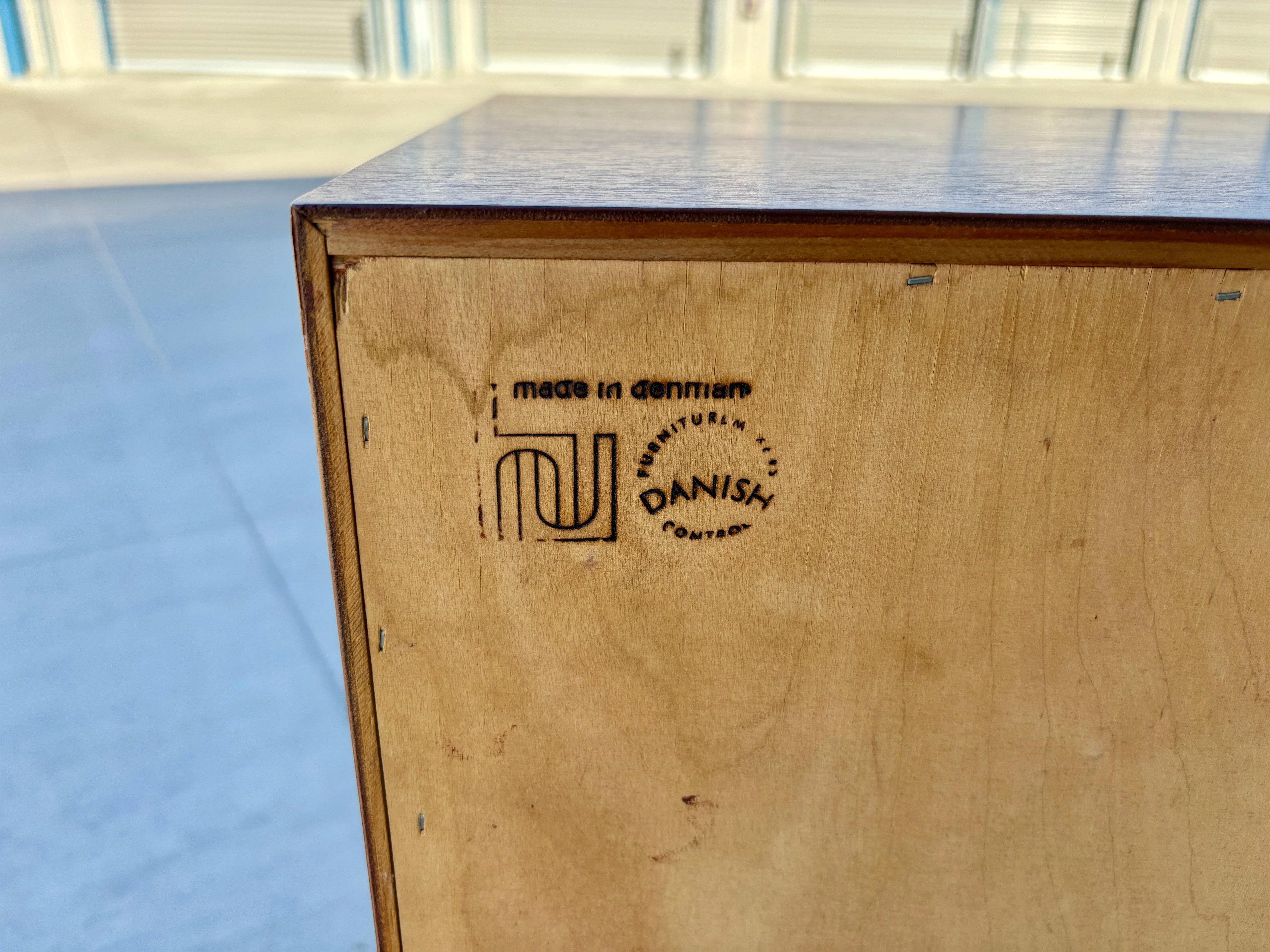 Credenza danesa moderna de teca de los años 60, por Carlo Jensen para Hundevad & Co. en venta 6