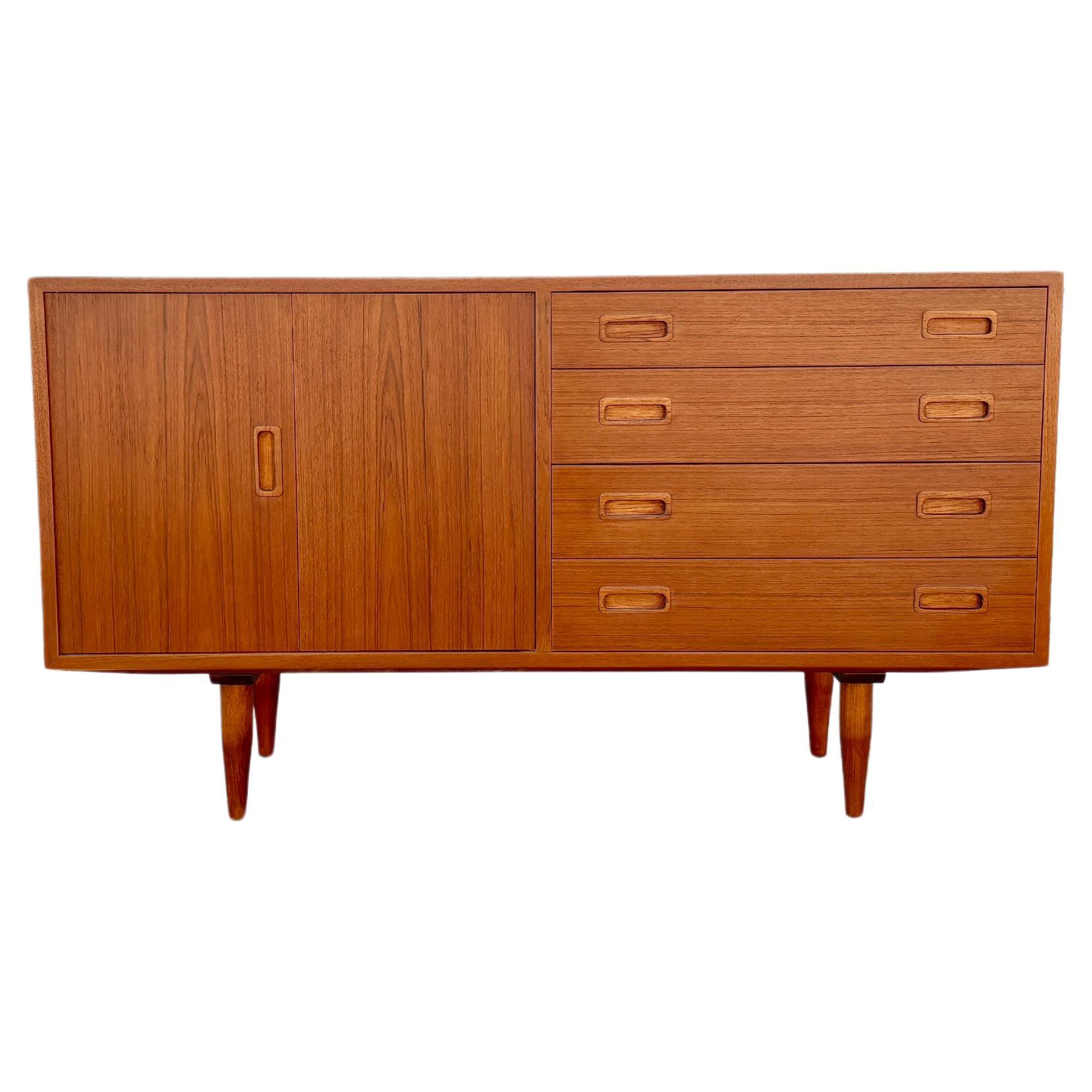 Crédence danoise moderne en teck des années 1960 par Carlo Jensen pour Hundevad & Co