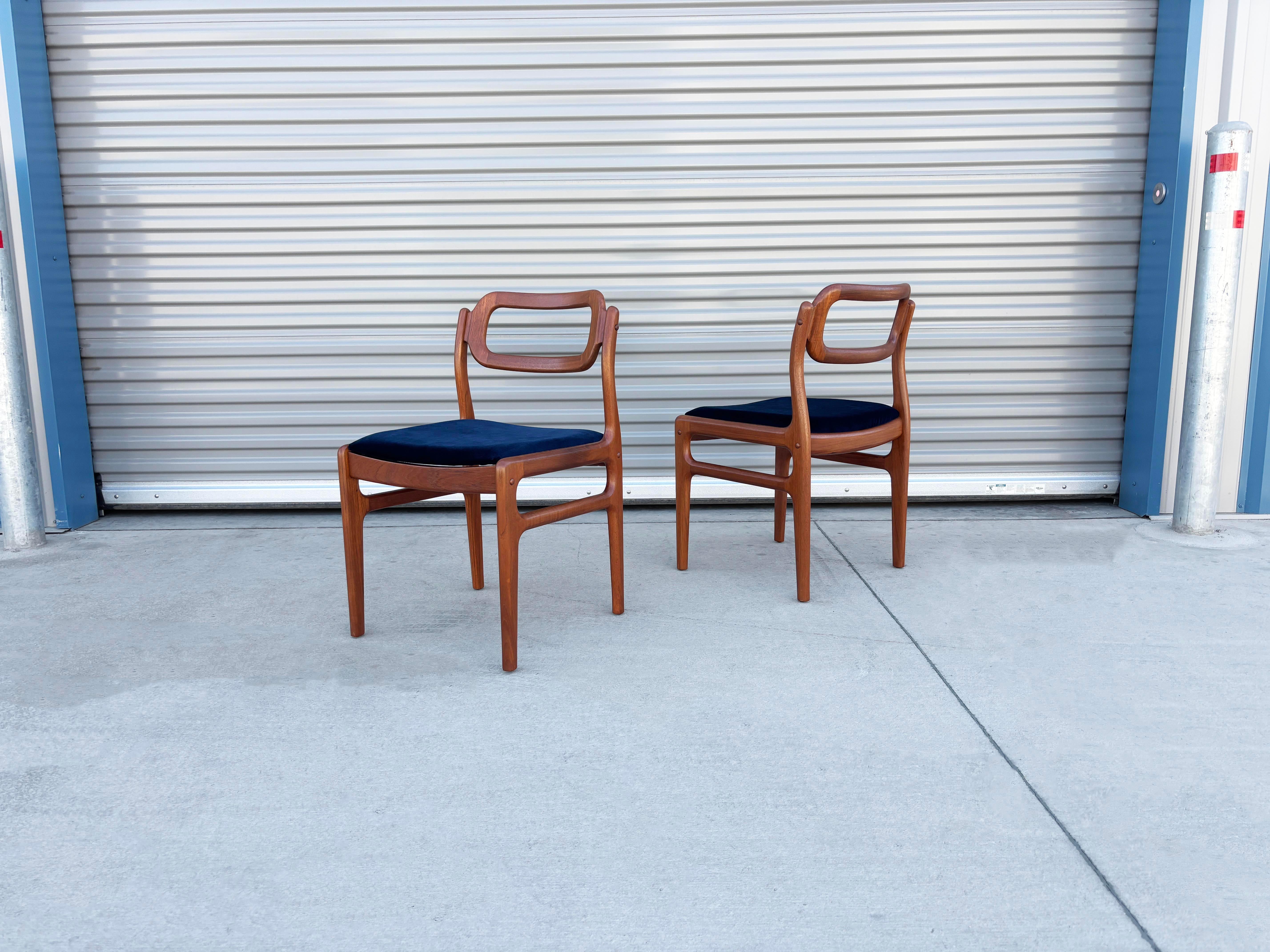 1960s Danish Modern Teak Dining Chairs by Johannes Andersen - Set of 6 For Sale 6