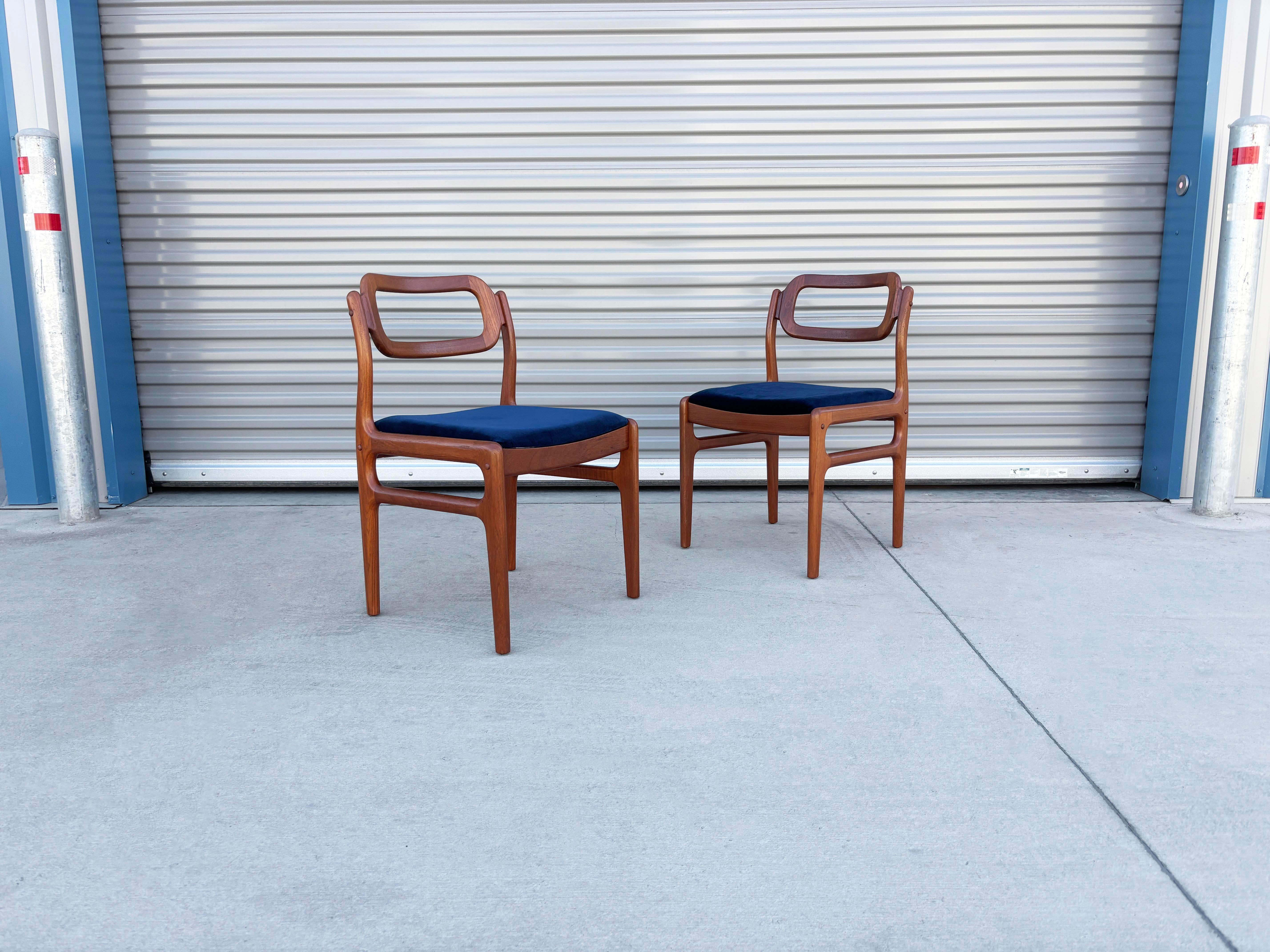 1960s Danish Modern Teak Dining Chairs by Johannes Andersen - Set of 6 For Sale 7