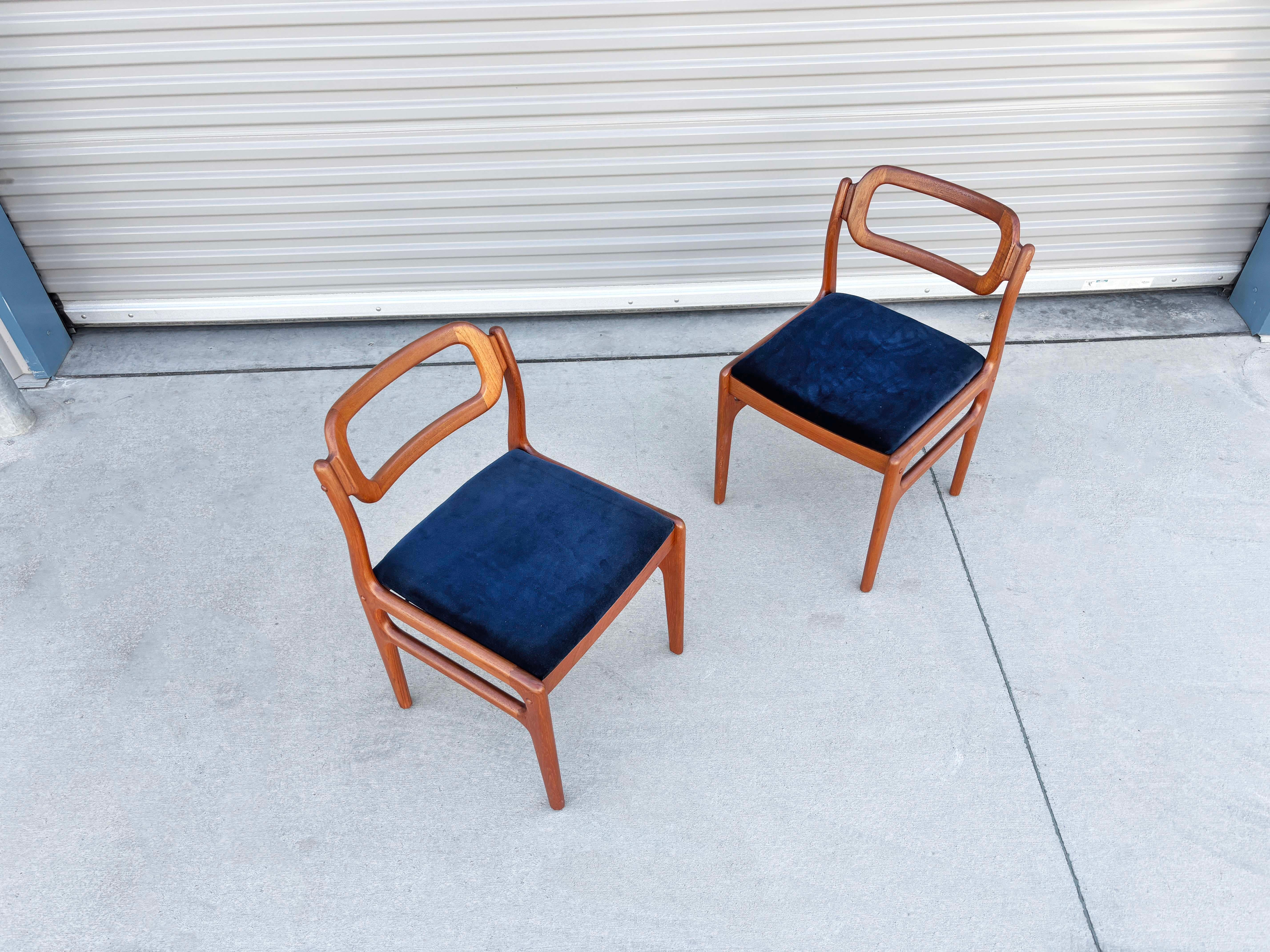 1960s Danish Modern Teak Dining Chairs by Johannes Andersen - Set of 6 For Sale 8