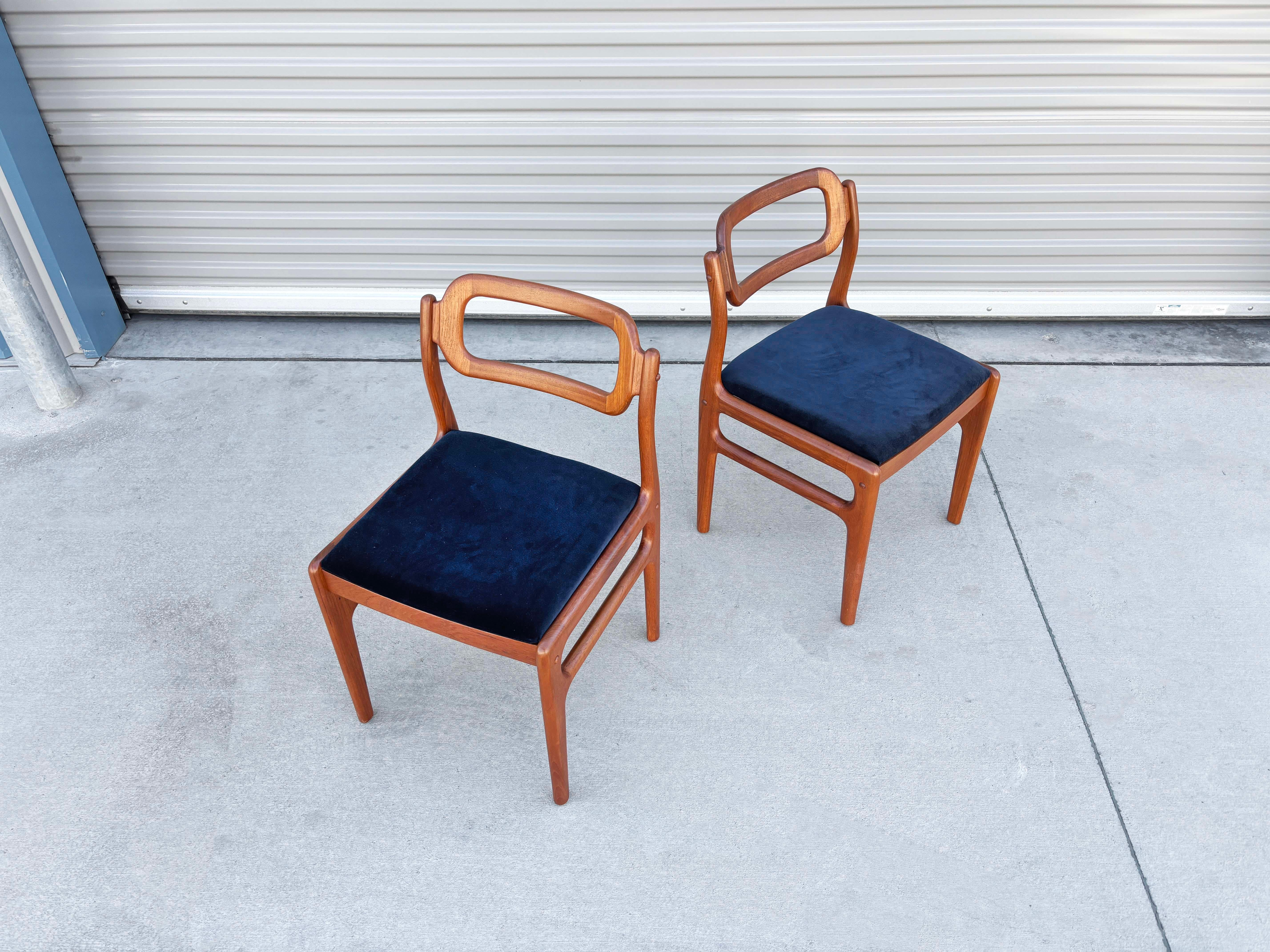1960s Danish Modern Teak Dining Chairs by Johannes Andersen - Set of 6 For Sale 9