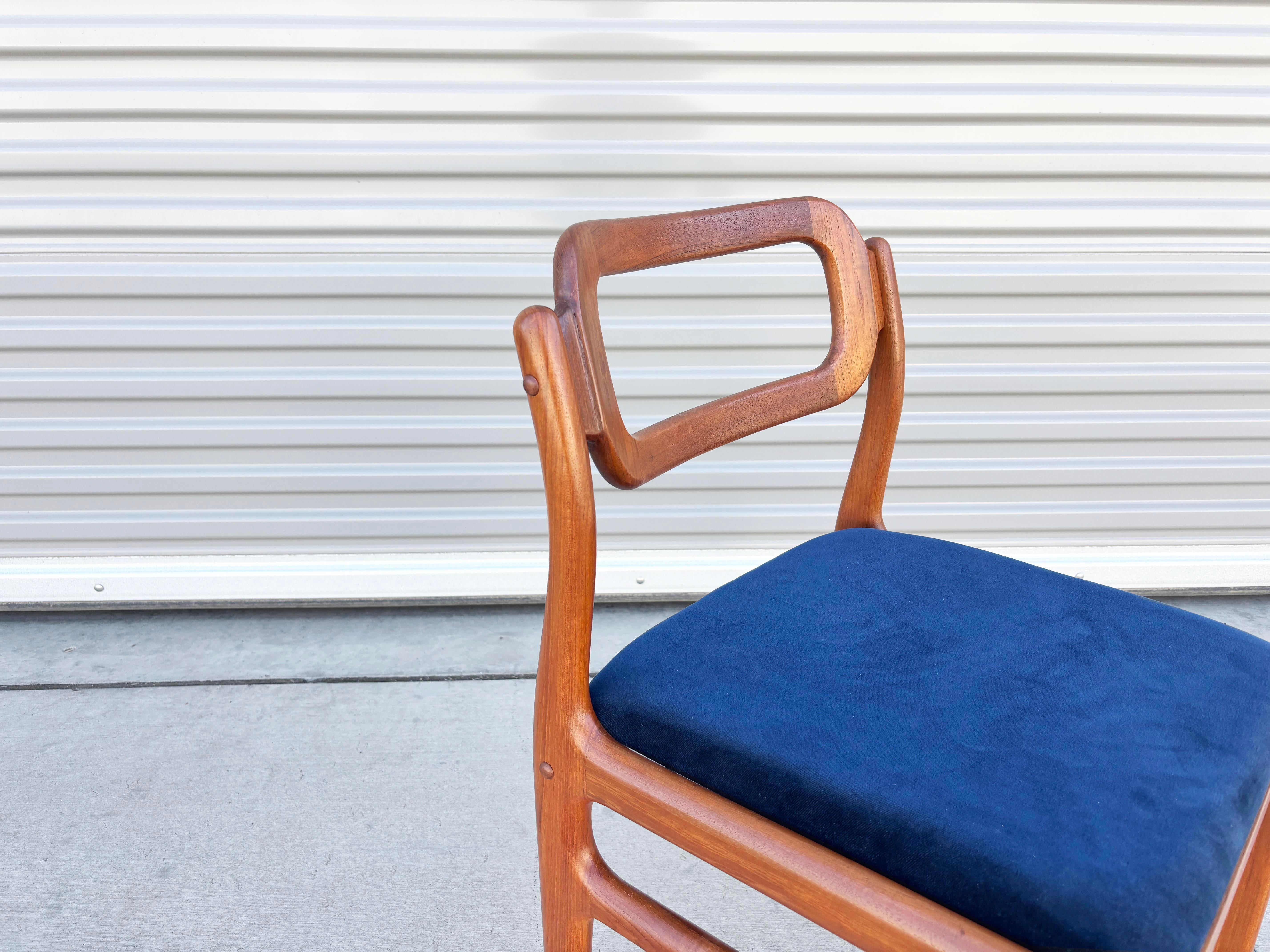 1960s Danish Modern Teak Dining Chairs by Johannes Andersen - Set of 6 For Sale 10