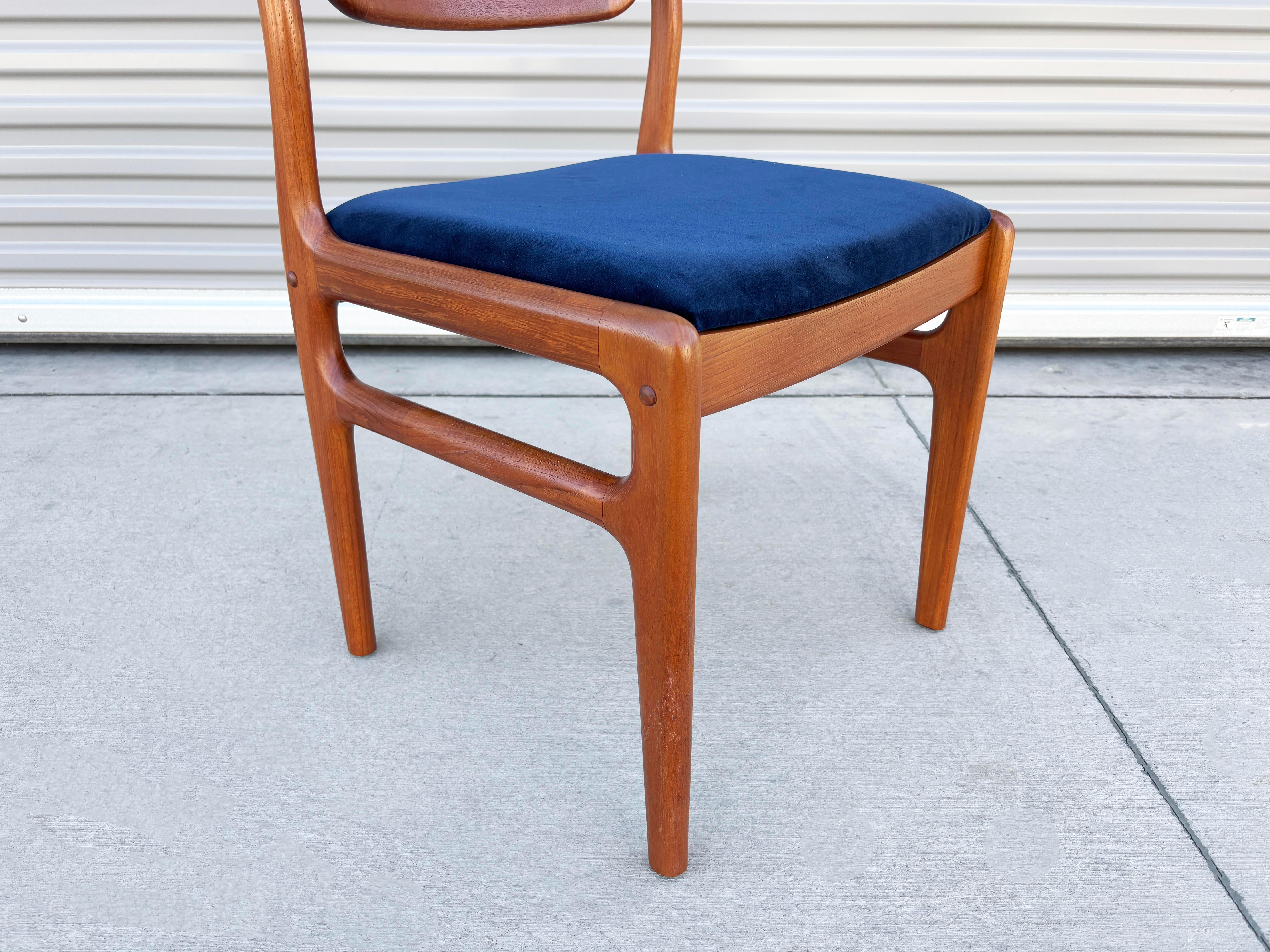 1960s Danish Modern Teak Dining Chairs by Johannes Andersen - Set of 6 For Sale 12