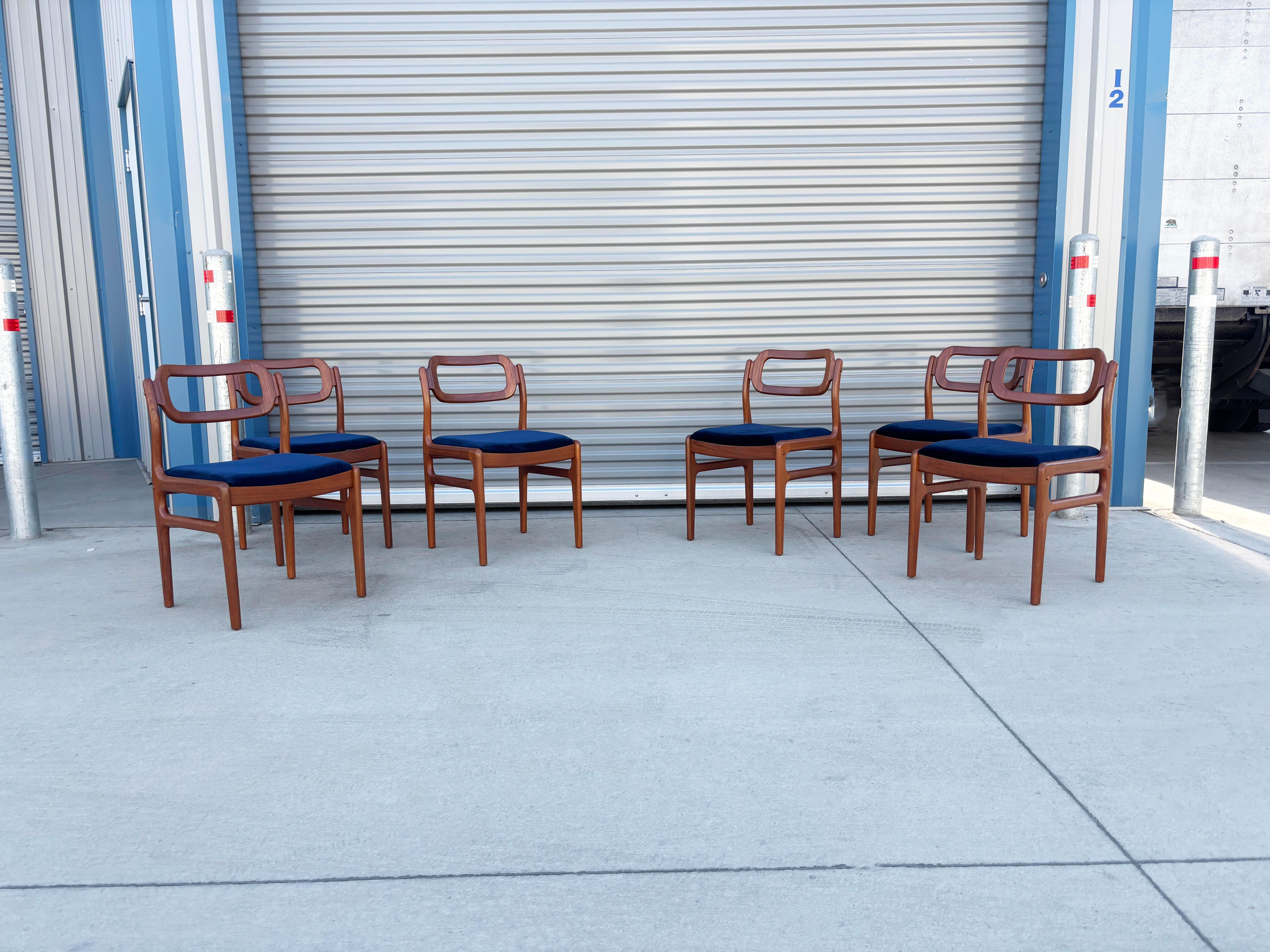Mid-Century Modern 1960s Danish Modern Teak Dining Chairs by Johannes Andersen - Set of 6 For Sale