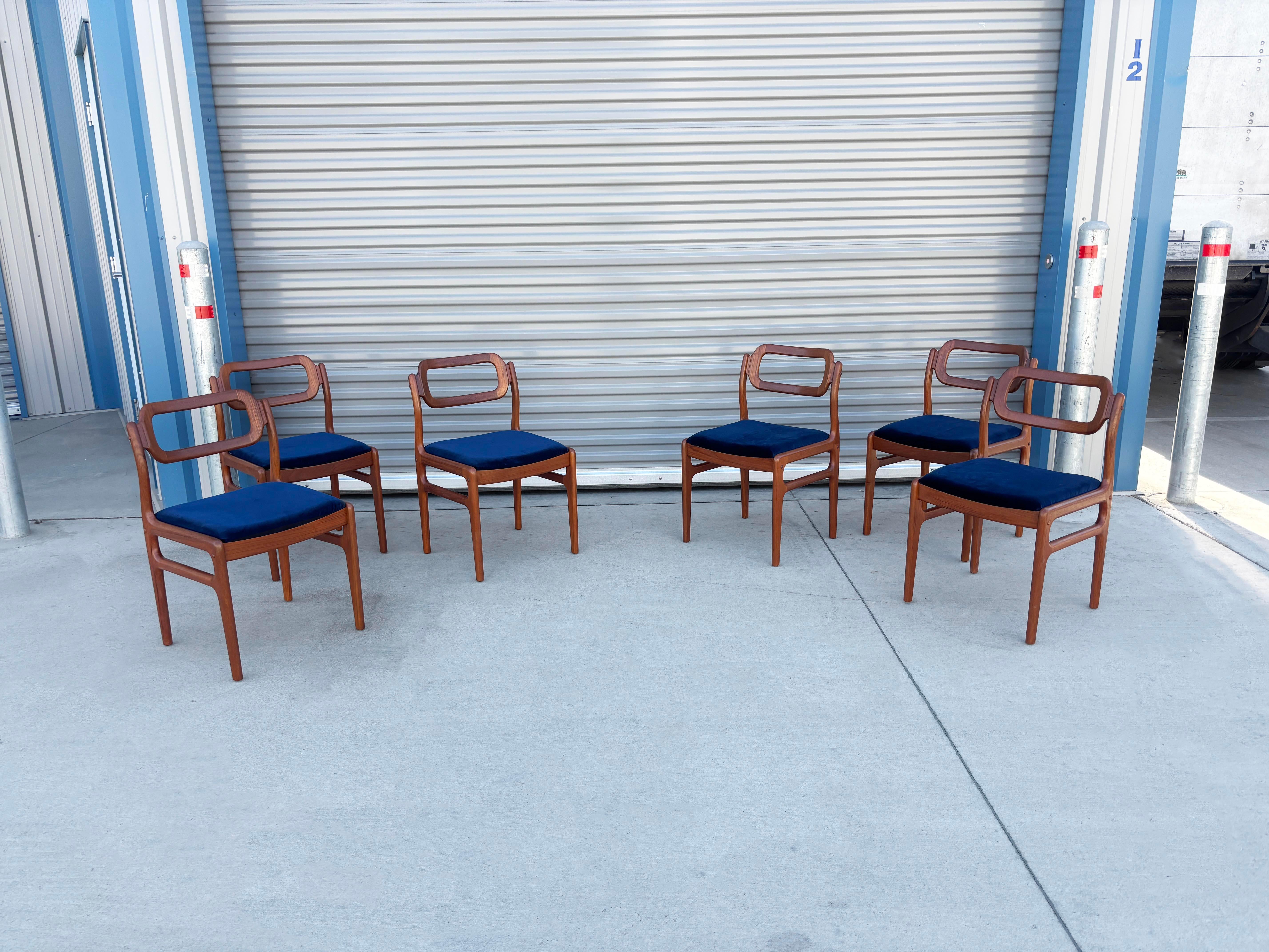 1960s Danish Modern Teak Dining Chairs by Johannes Andersen - Set of 6 In Good Condition For Sale In North Hollywood, CA