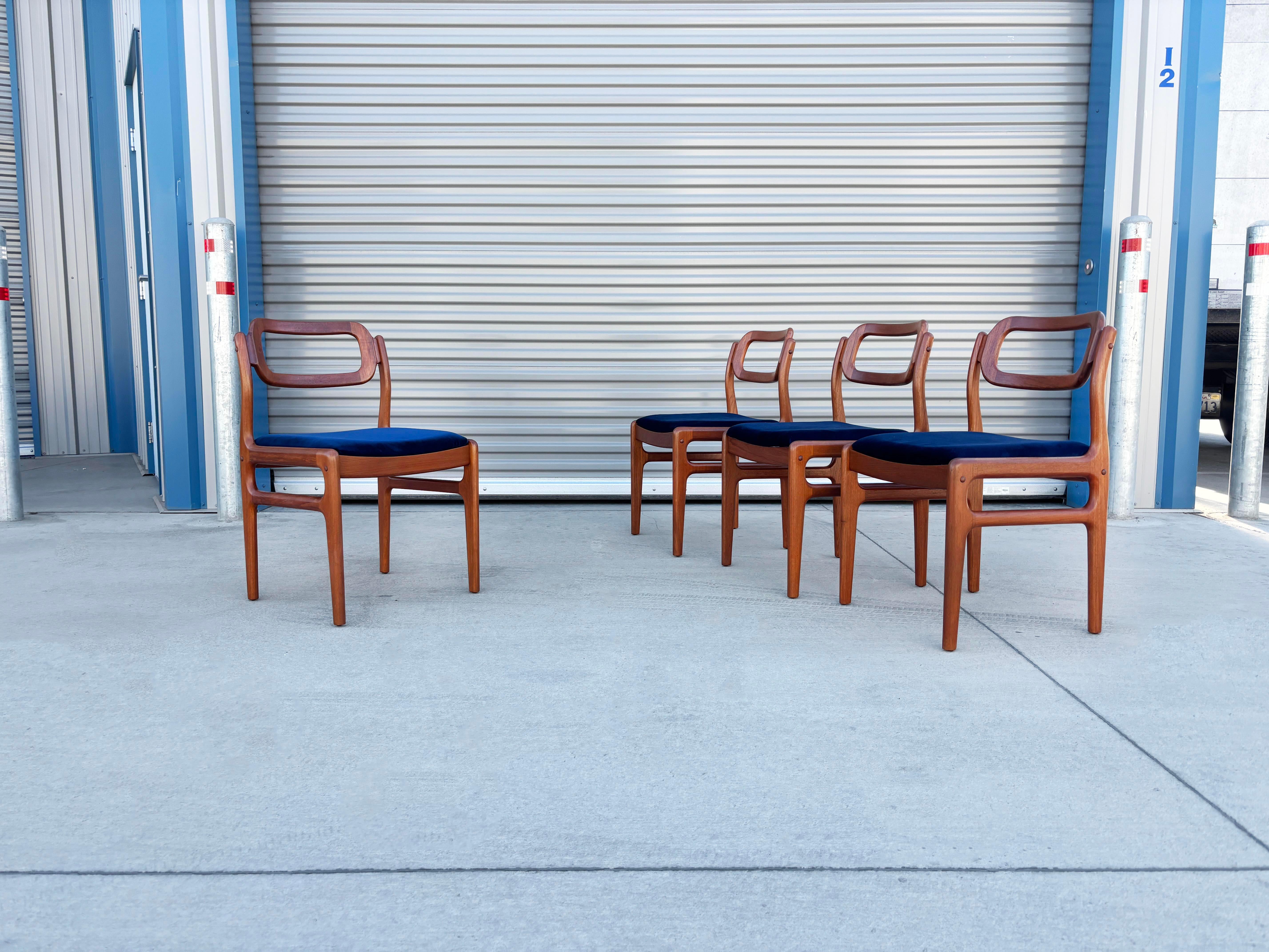 Mid-20th Century 1960s Danish Modern Teak Dining Chairs by Johannes Andersen - Set of 6 For Sale